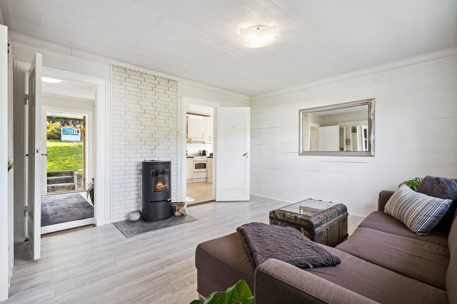 Videre har vi boligens stue, med plass til sofa, bord og Tv benk Galleribilde