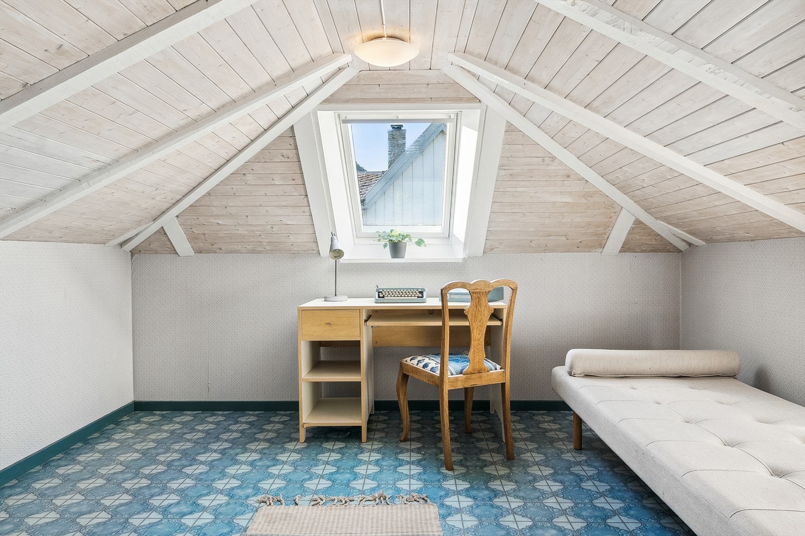 Loftet har et lite rom som har blitt brukt som kontor. Rommet er ikke godkjent som soverom eller til varig opphold Galleribilde