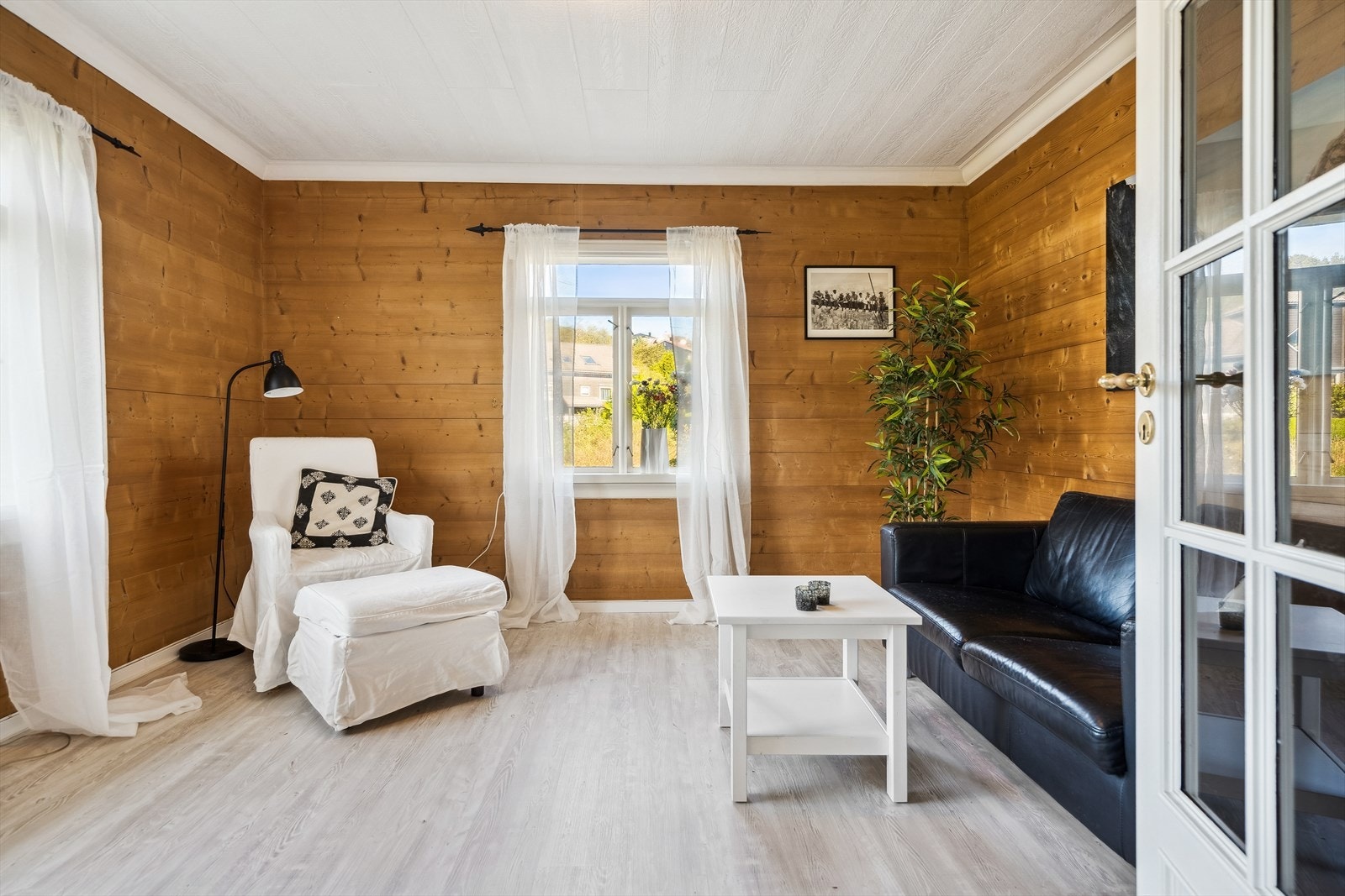 Rommet er innredet som stue, og har tidligere blitt brukt som soverom 2 av eier. Rommet er på 14 m² Galleribilde