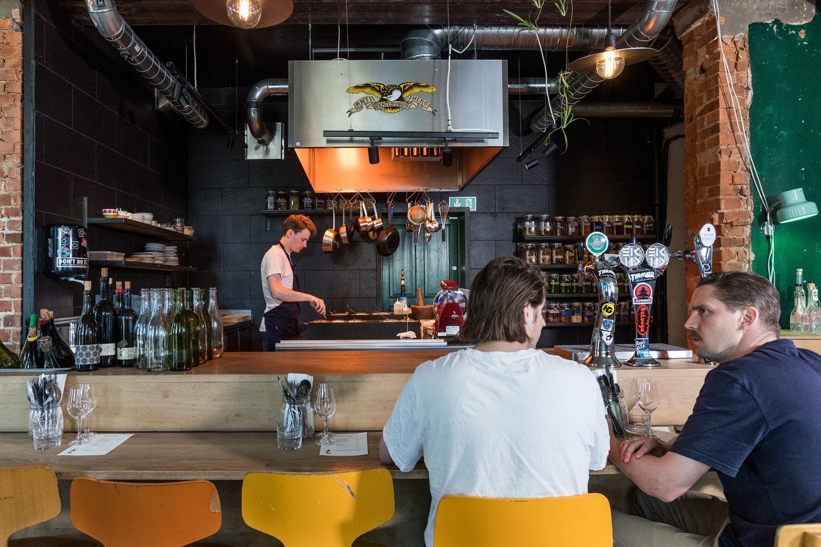 Nærormådet - Populære El Brutus vin og bar på Tøyen. Galleribilde