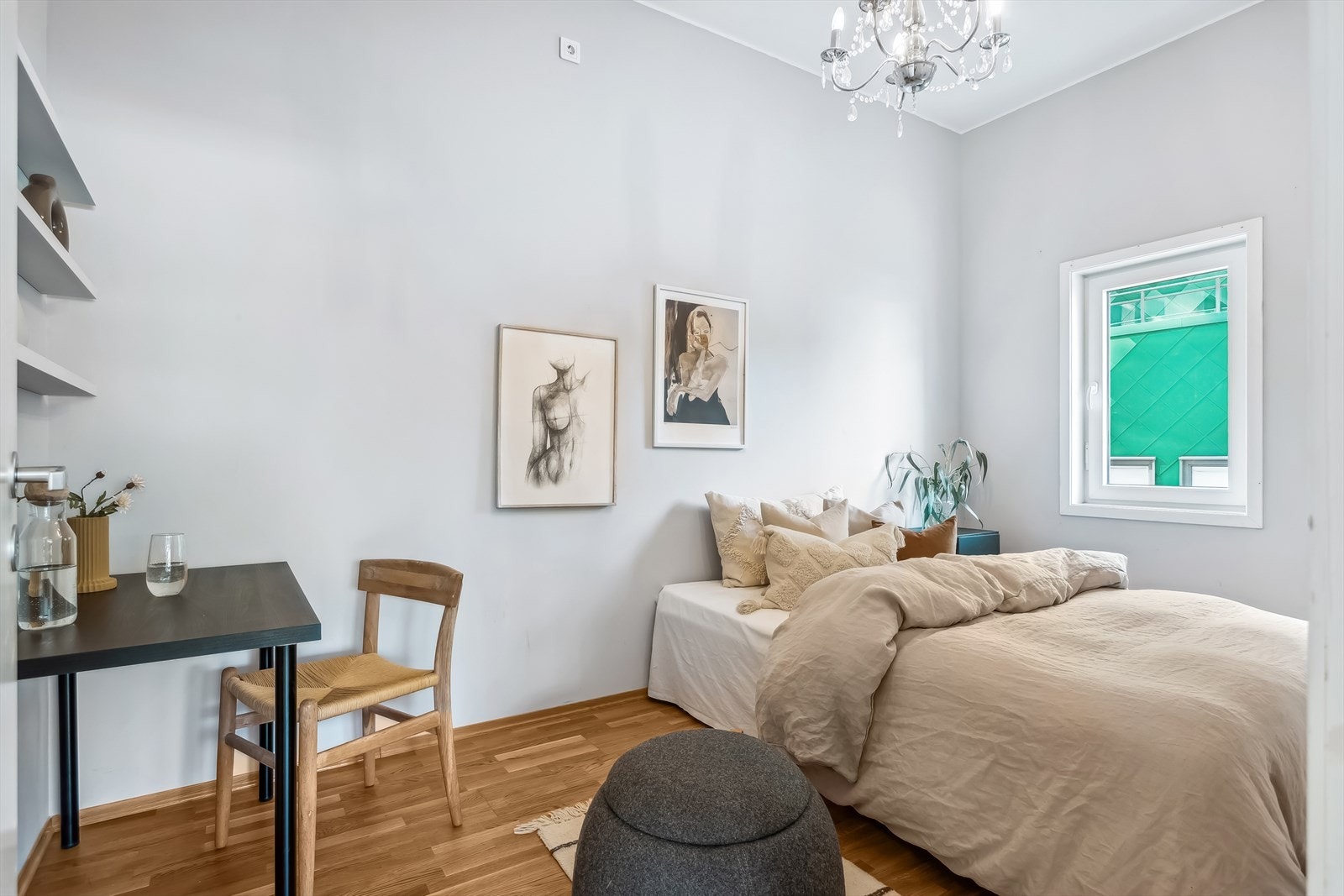 Leiligheten har 2 gode soverom på henholdsvis 13,5 m² og 10,5 m². Galleribilde