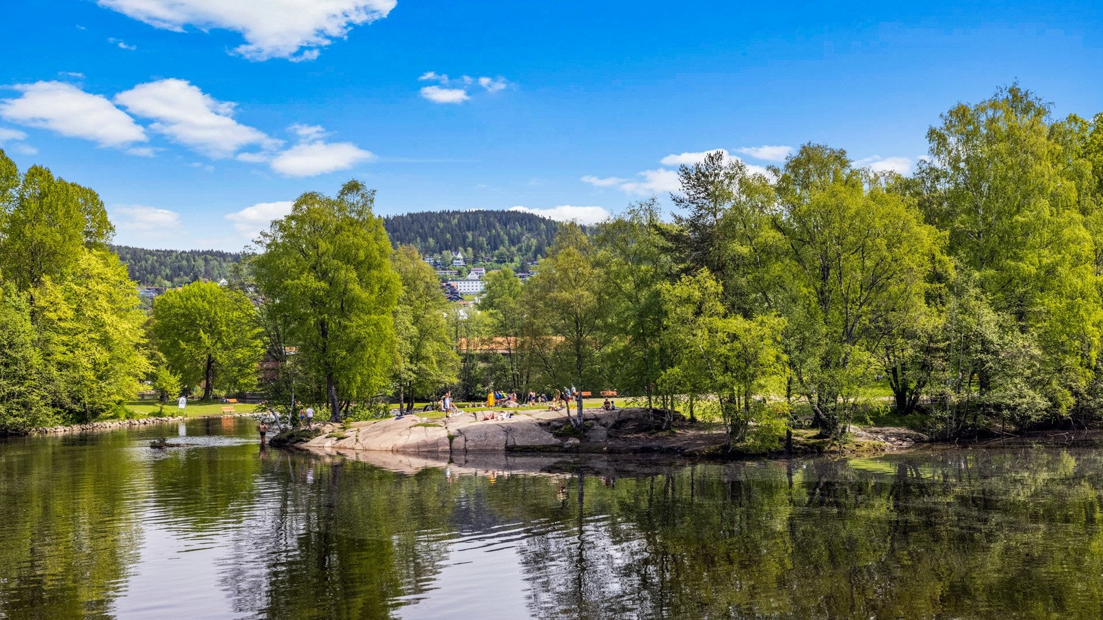 Brekkedammen er en fantastisk destinasjon året rundt med populære badeplasser på sommerstid og turløyper i flotte omgivelser. Galleribilde