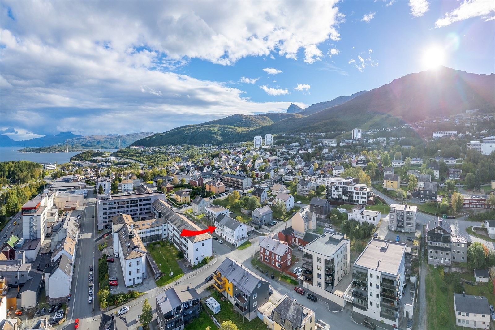 Sentrumsnær beliggenhet med gangavstand til alt man har behov for i hverdagen. Galleribilde