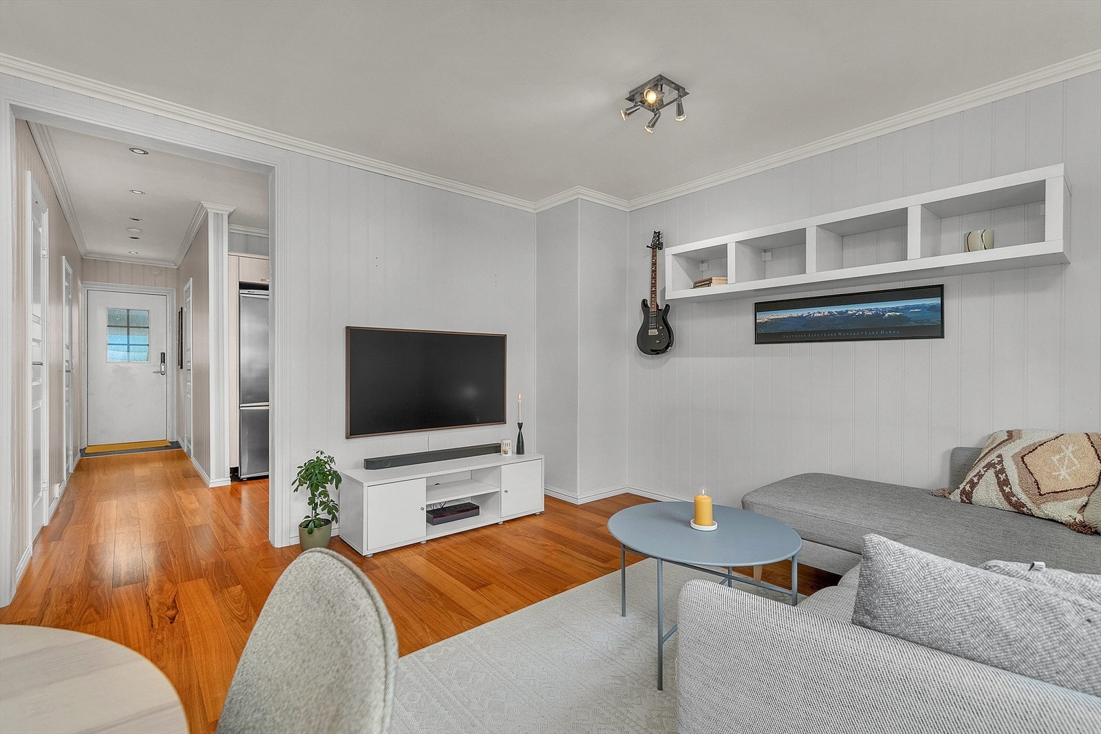 Lys og romslig stue. Galleribilde