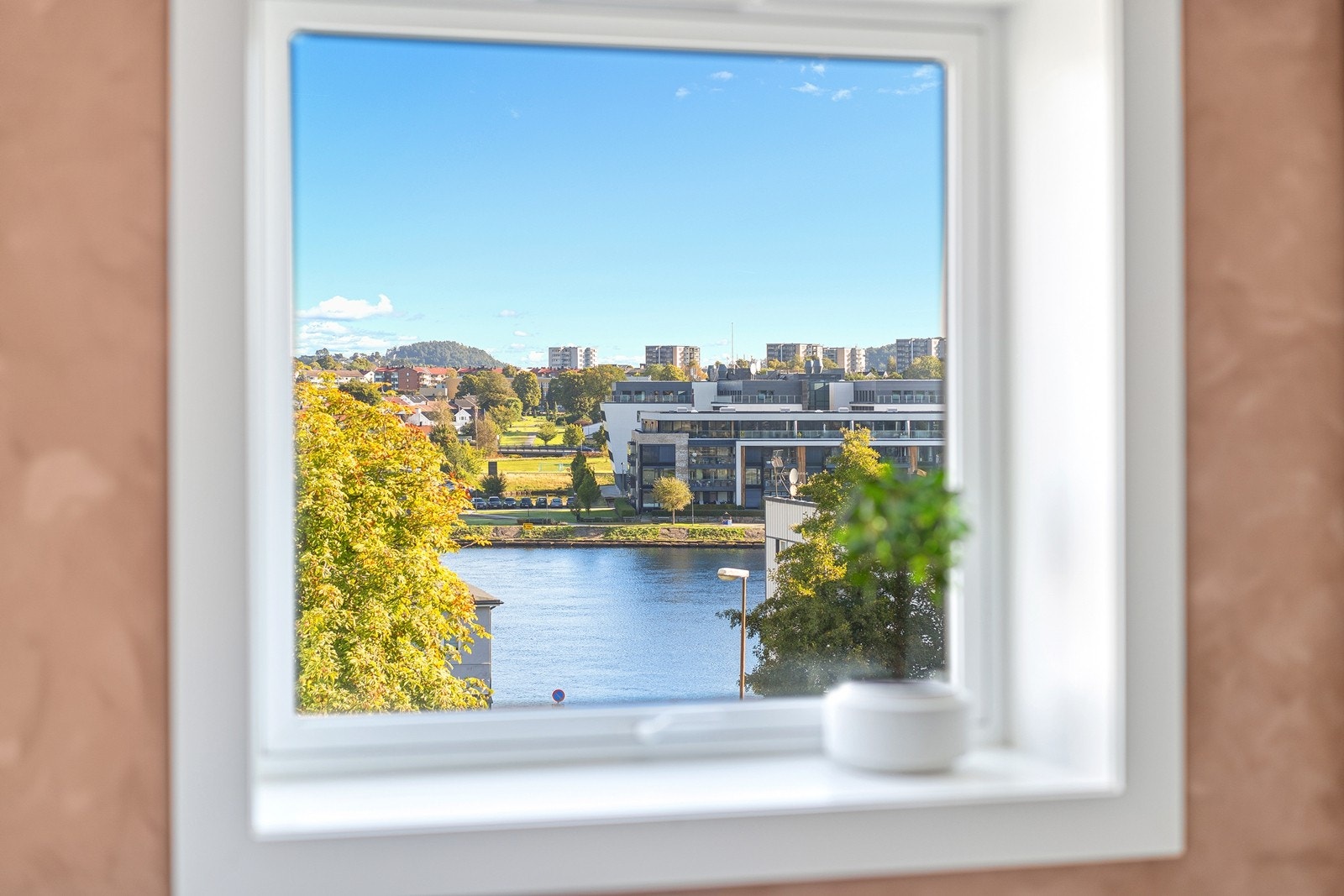 Denne nydelige utsikten fra soverommet kan bli din! Galleribilde