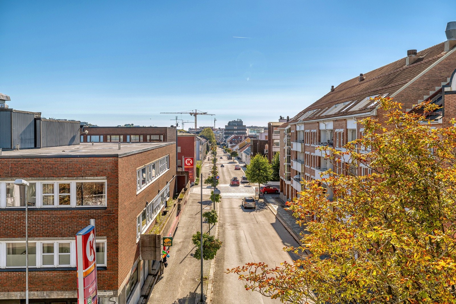 I tillegg har du utsikt mot enden av Elvegata og ned mot Tangen. Galleribilde