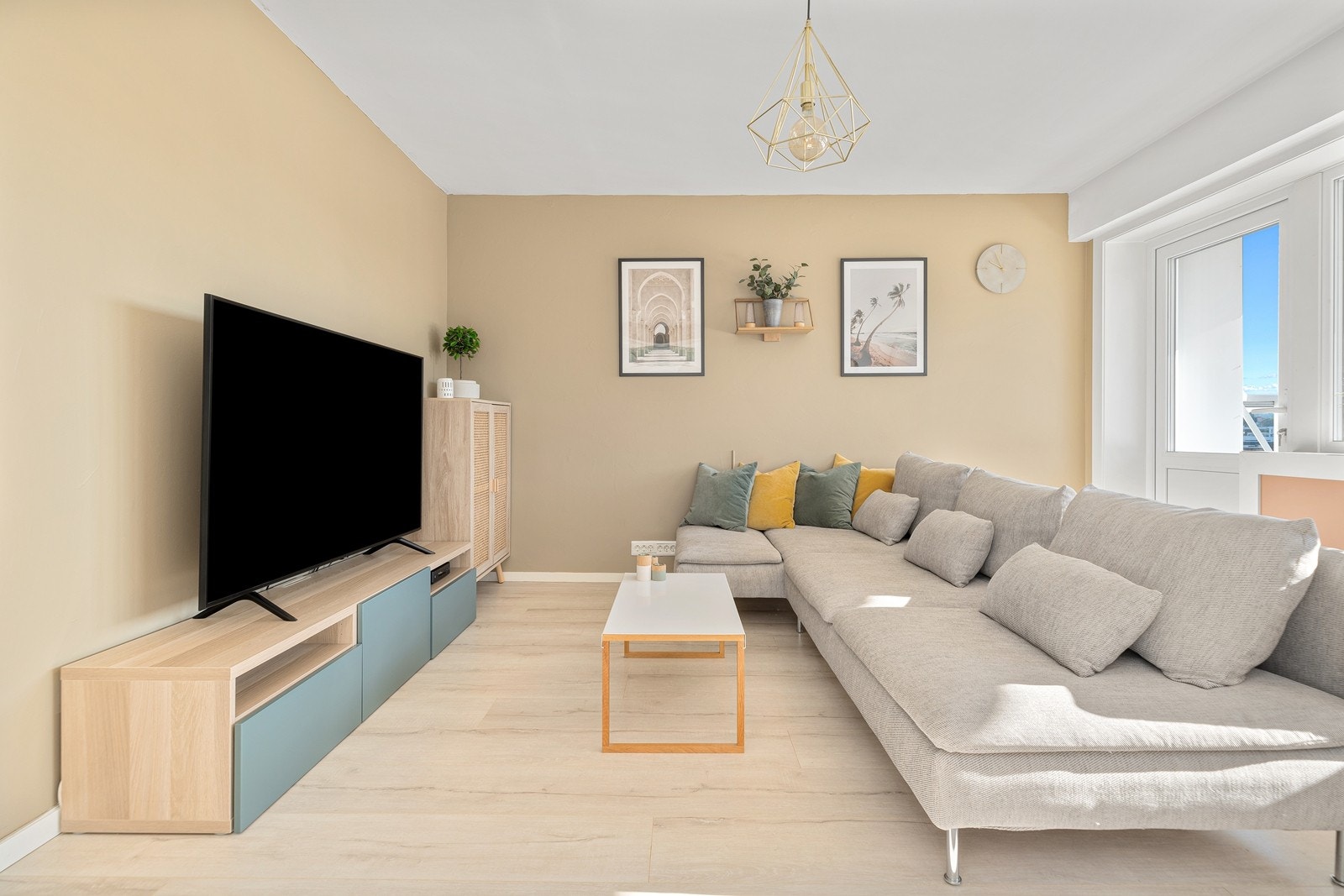 Stuen har flere ulike møbleringsmuligheter, alt etter hva som passer deg best! Galleribilde