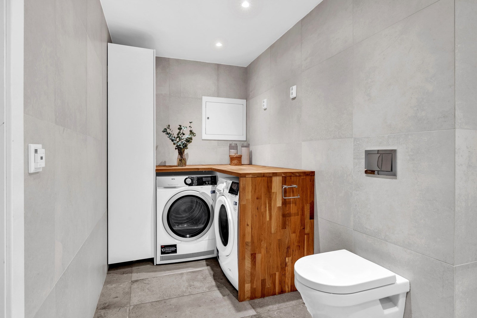 Badet i u.etg. Er et kombinert bad og vaskerom Galleribilde