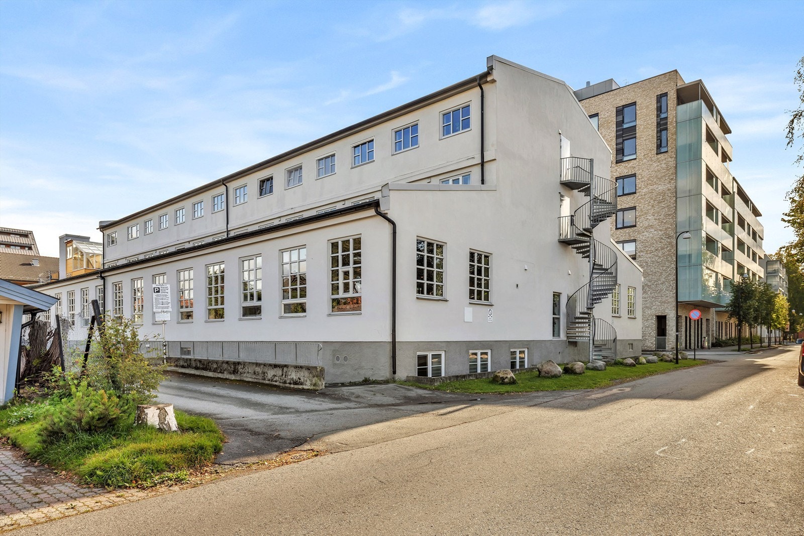 Nannestadgata 1 ligger i en rolig sidegate - tett på byen med alle dens fasiliteter Galleribilde