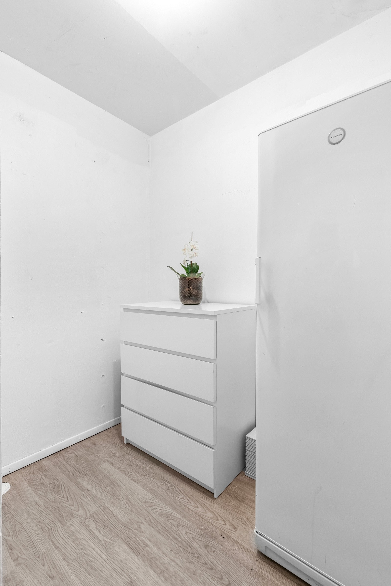 For ekstra lagringsplass har leiligheten både en bod inne i selve leiligheten og en ekstern bod plassert lett tilgjengelig ved inngangsplan. Galleribilde