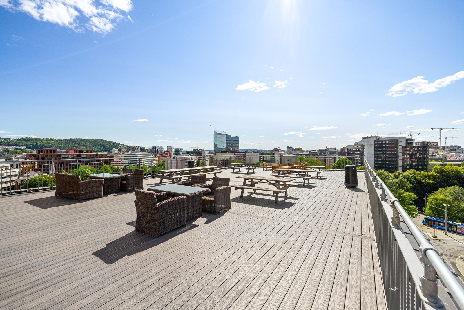 Felles takterrasse med fantastiske solforhold og panoramautsikt. Galleribilde