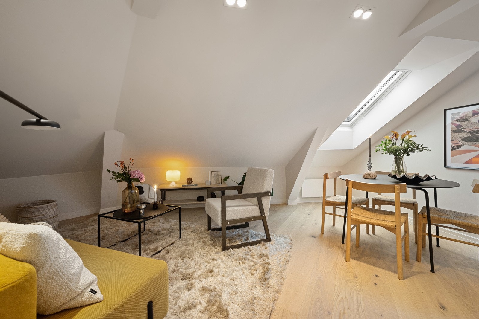 Stuen er innredet i ulike soner. Galleribilde