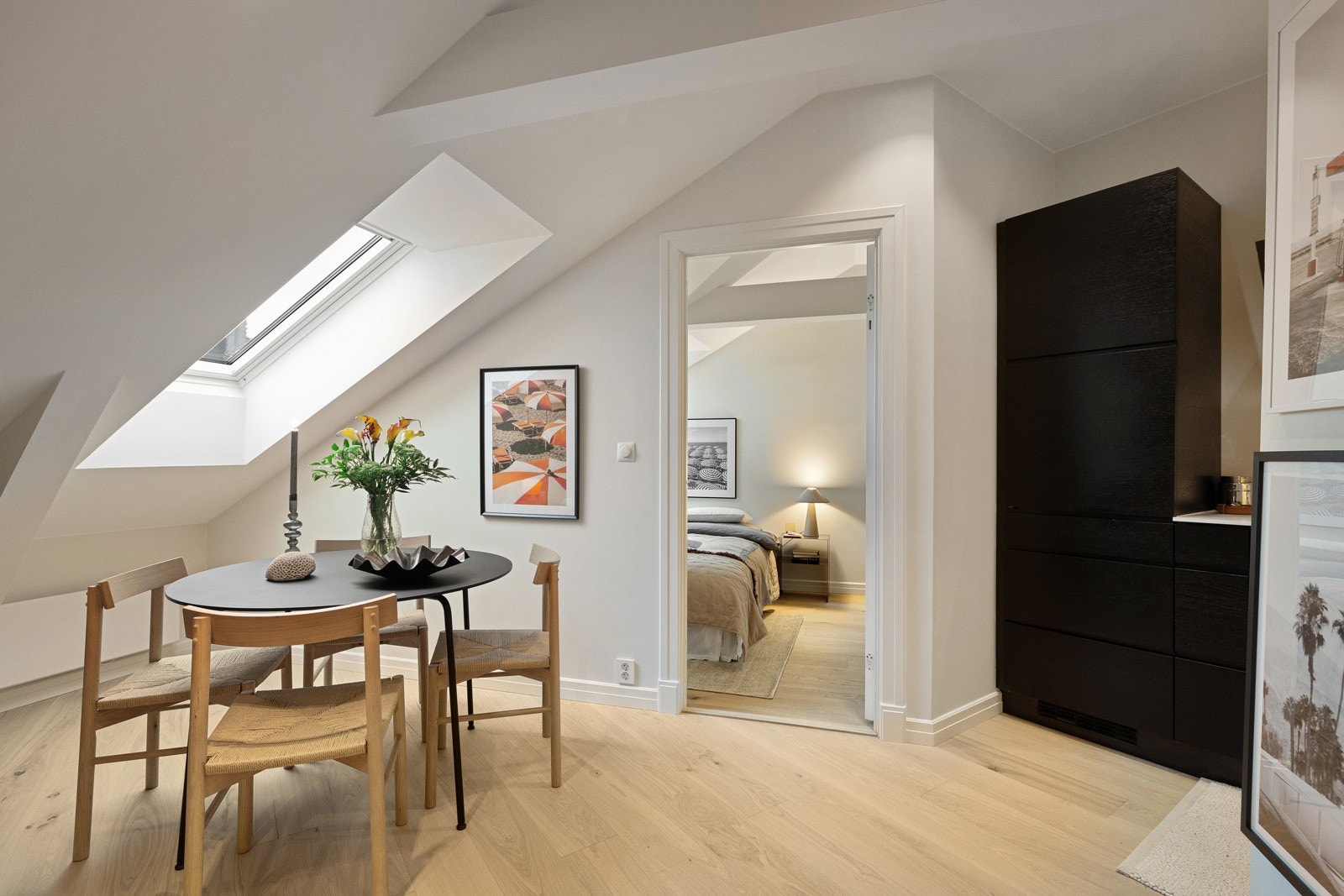 Vi liker den åpne planløsningen, og flyten mellom stuen og kjøkkenet. Galleribilde