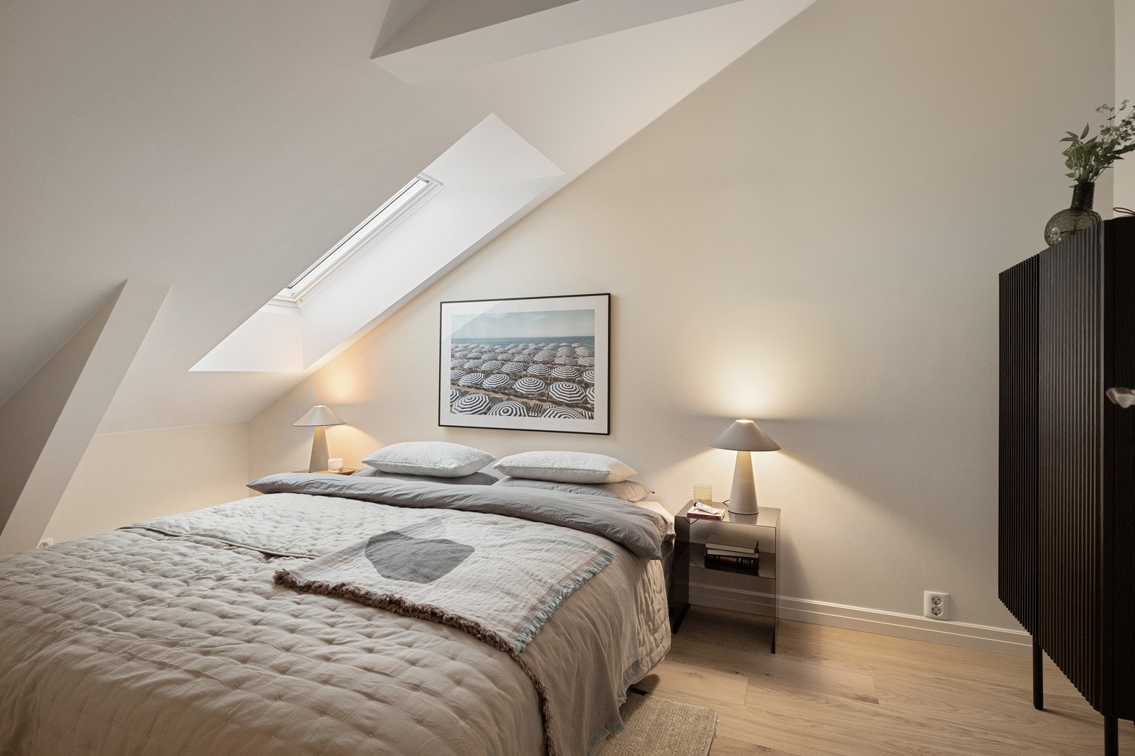 Soverommet har plass til garderobe og nattbord. Galleribilde