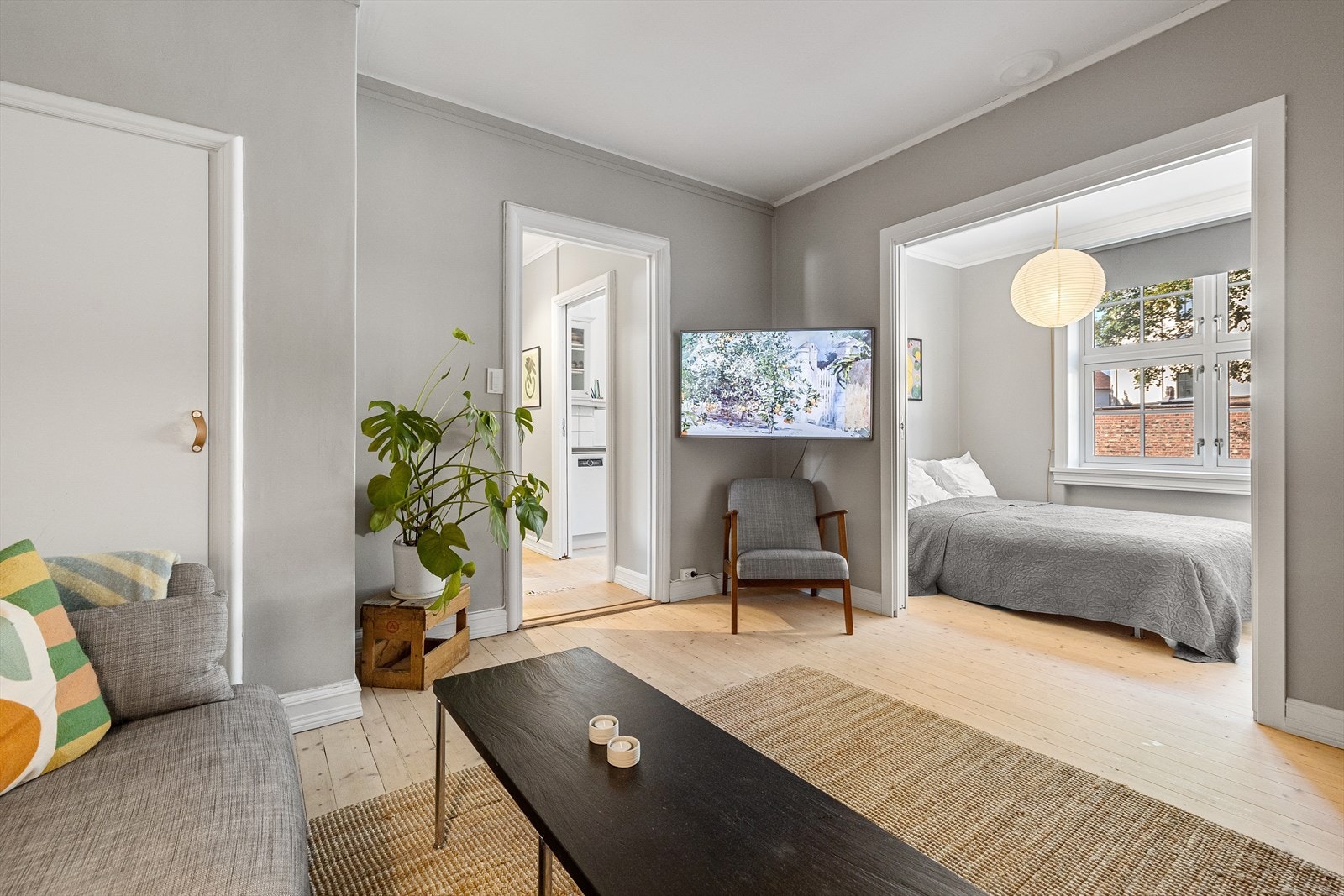 - Fra stuen er det adgang til soverom - Galleribilde