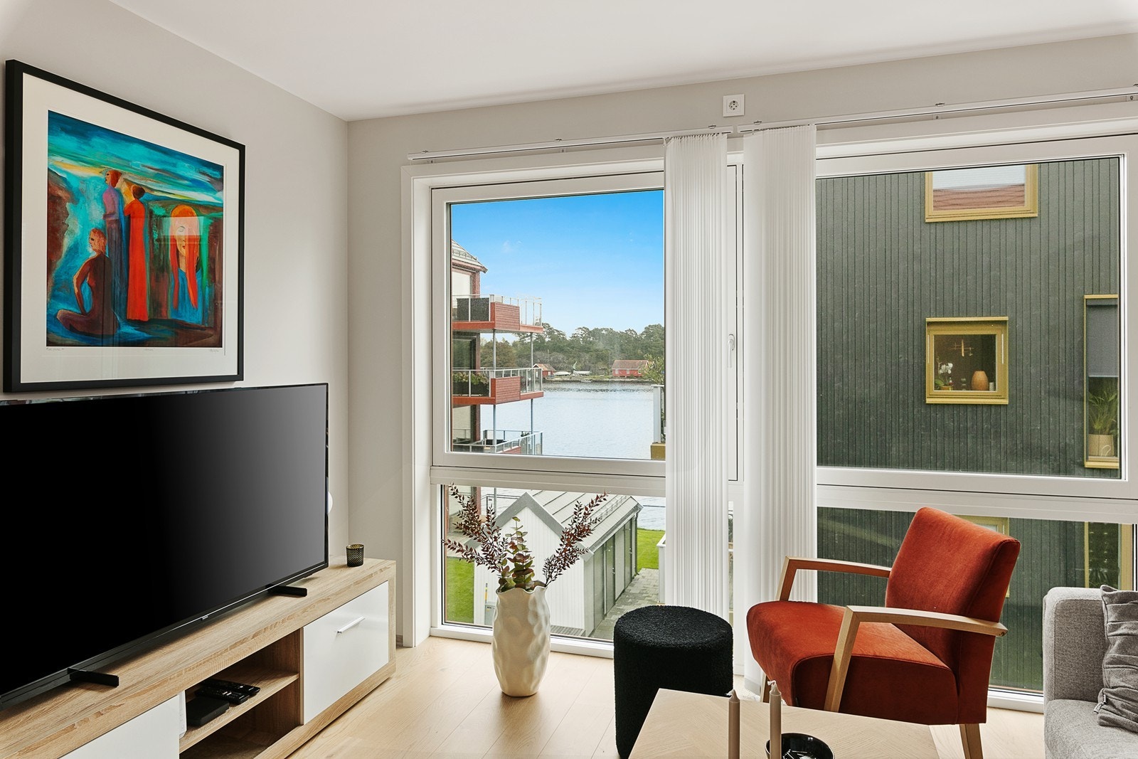 Utsikt til sjøen Galleribilde