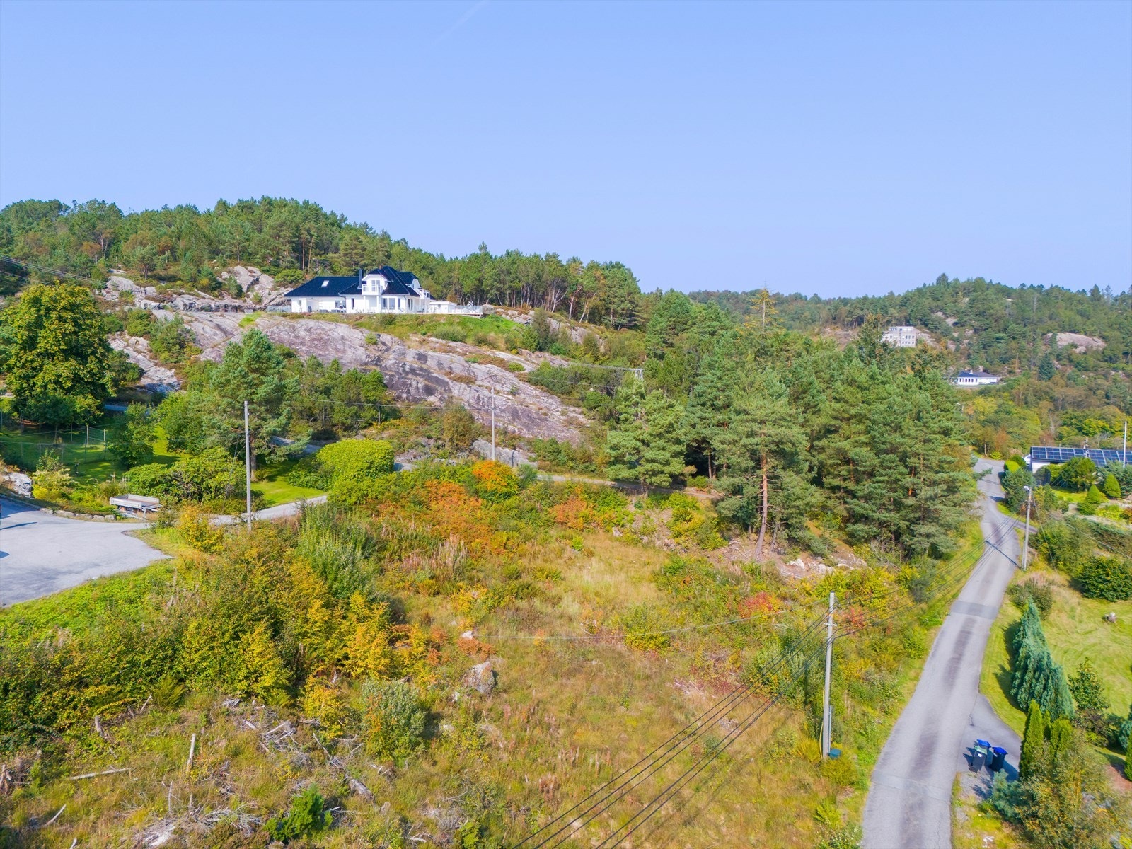 Tilkobling til vann, avløp og strøm ligger i tomtegrensen. Galleribilde