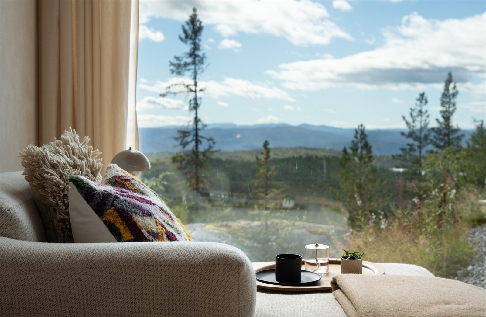 Vidstrakt utsikt mot Gaustadtoppen. Galleribilde