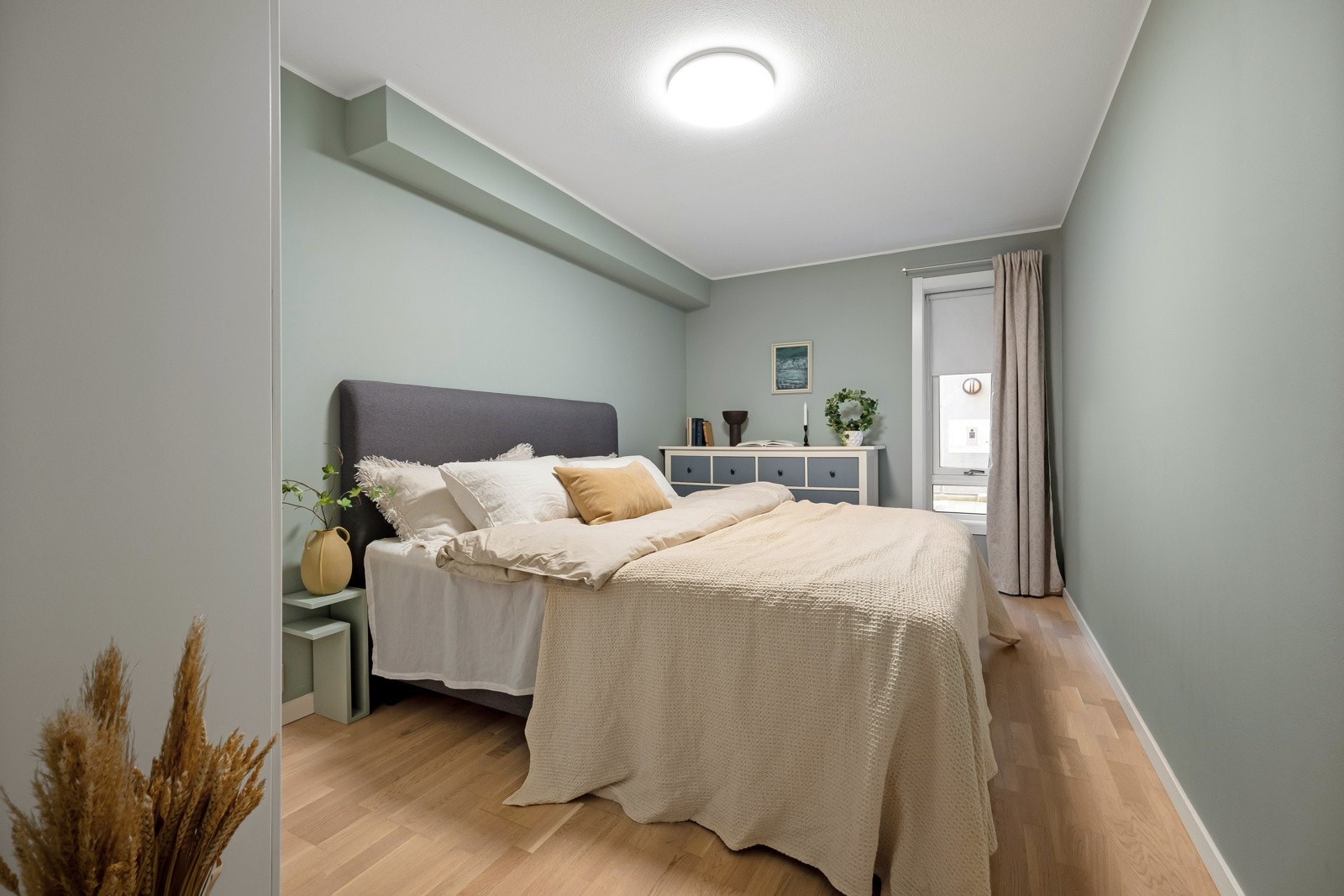 Det største soverommet er også av fin størrelse og benyttes i dag som hovedsoverom. Galleribilde