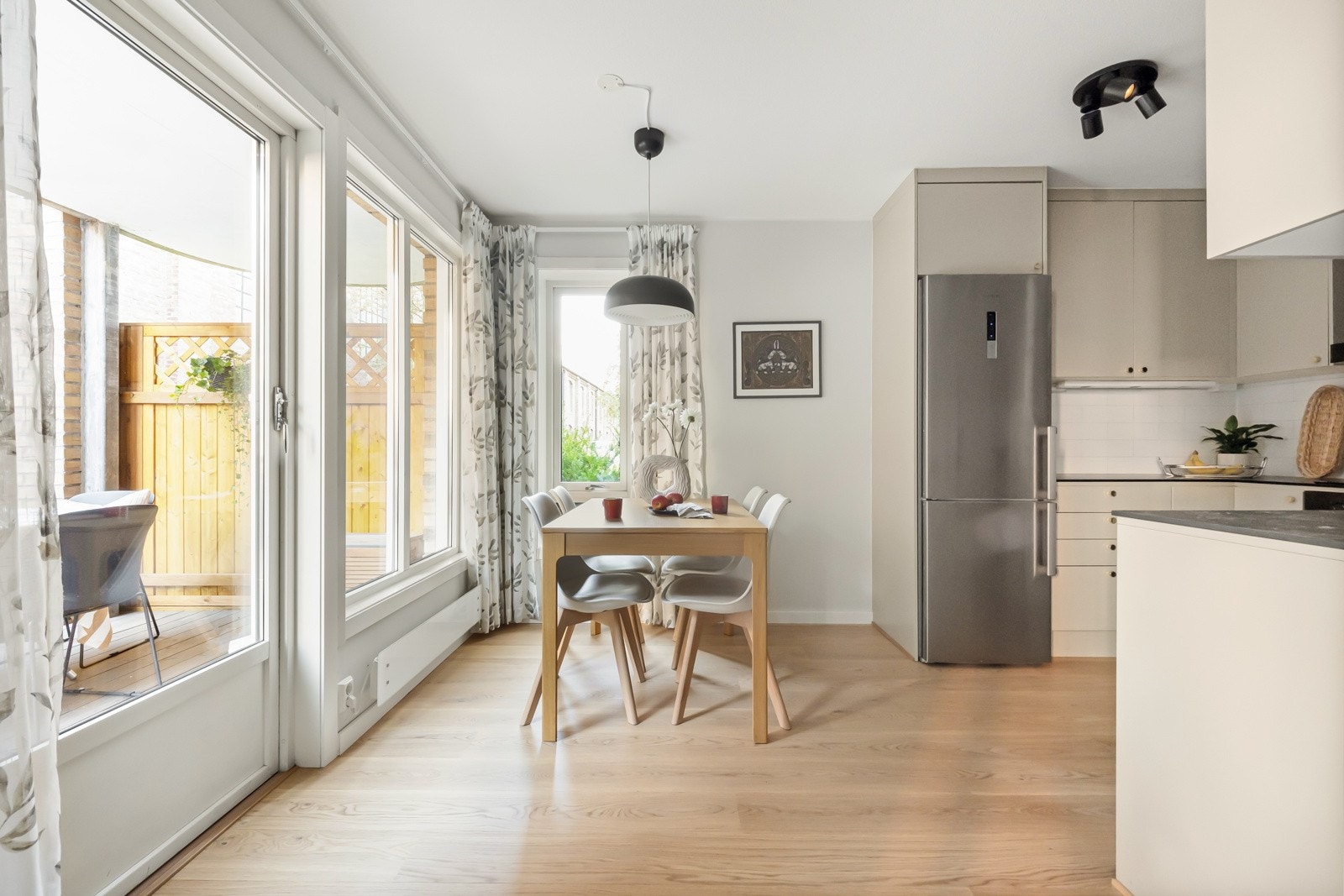 Vi tar turen inn igjen til stuen. Galleribilde