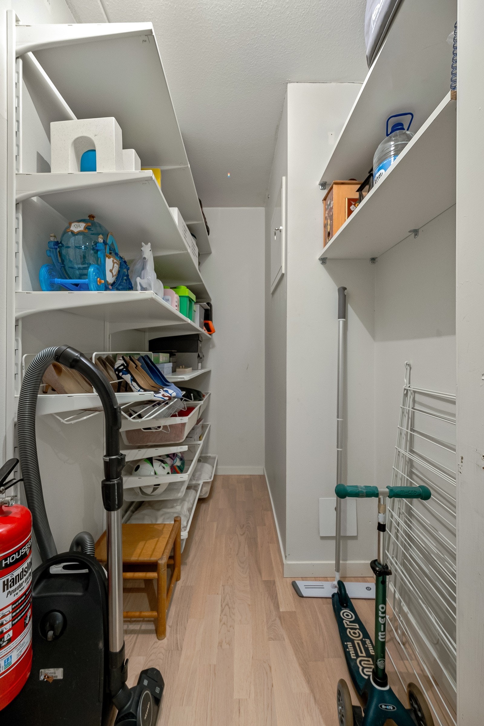 Det er også god plass til oppbevaring i den innvendige boden. I tillegg til denne følger det med en ekstern bod på 5 kvm. Galleribilde