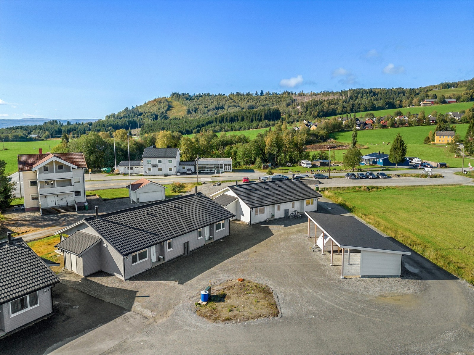 Tømra har en meget praktisk beliggenhet med kort reisevei, både til Stjørdal (ca. 25 min), Trondheim (ca. 50 min) og Galleribilde