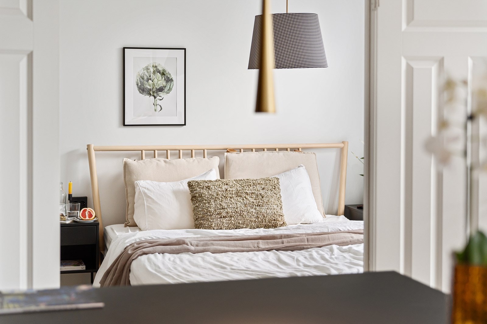 Inngang til hovedsoverom gjennom flotte doble fløydører Galleribilde