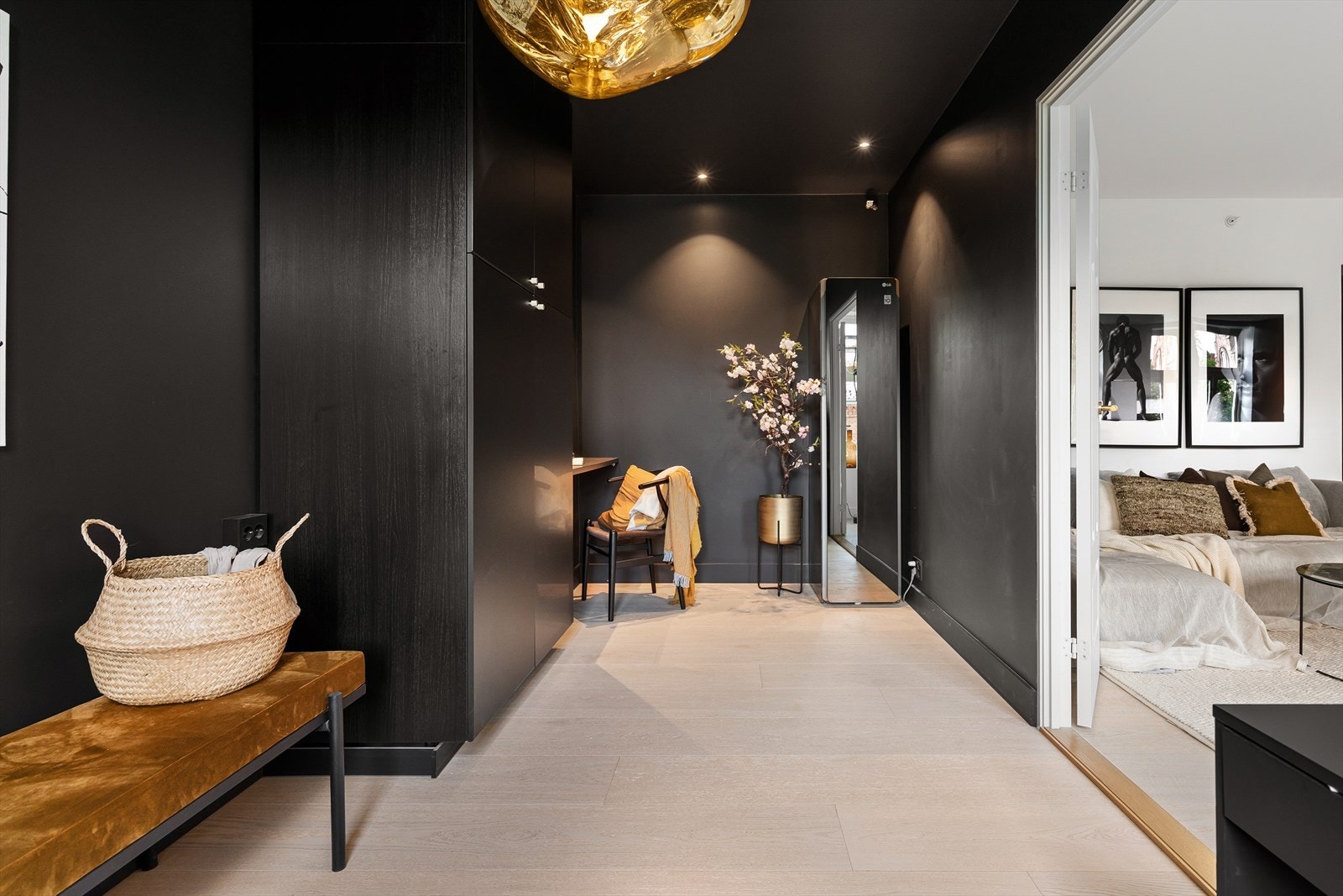 Her er det god plass til dobbeltseng og annet møblement Galleribilde