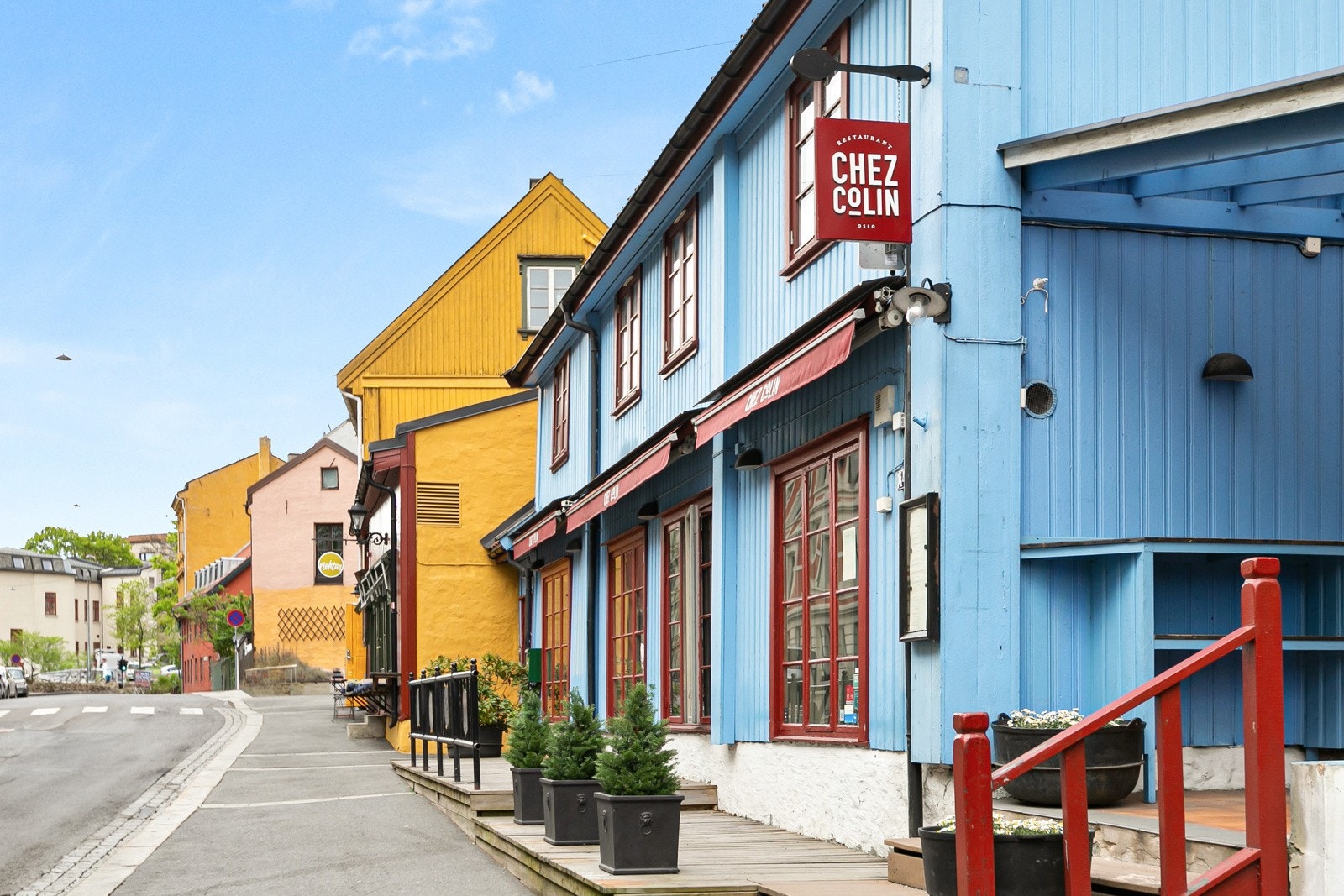 Området tilbyr et bredt utvalg av restaurant- og serveringssteder. En av de mest populære finner vi kun noen få minutter unna, nemlig Chez Colin. Galleribilde