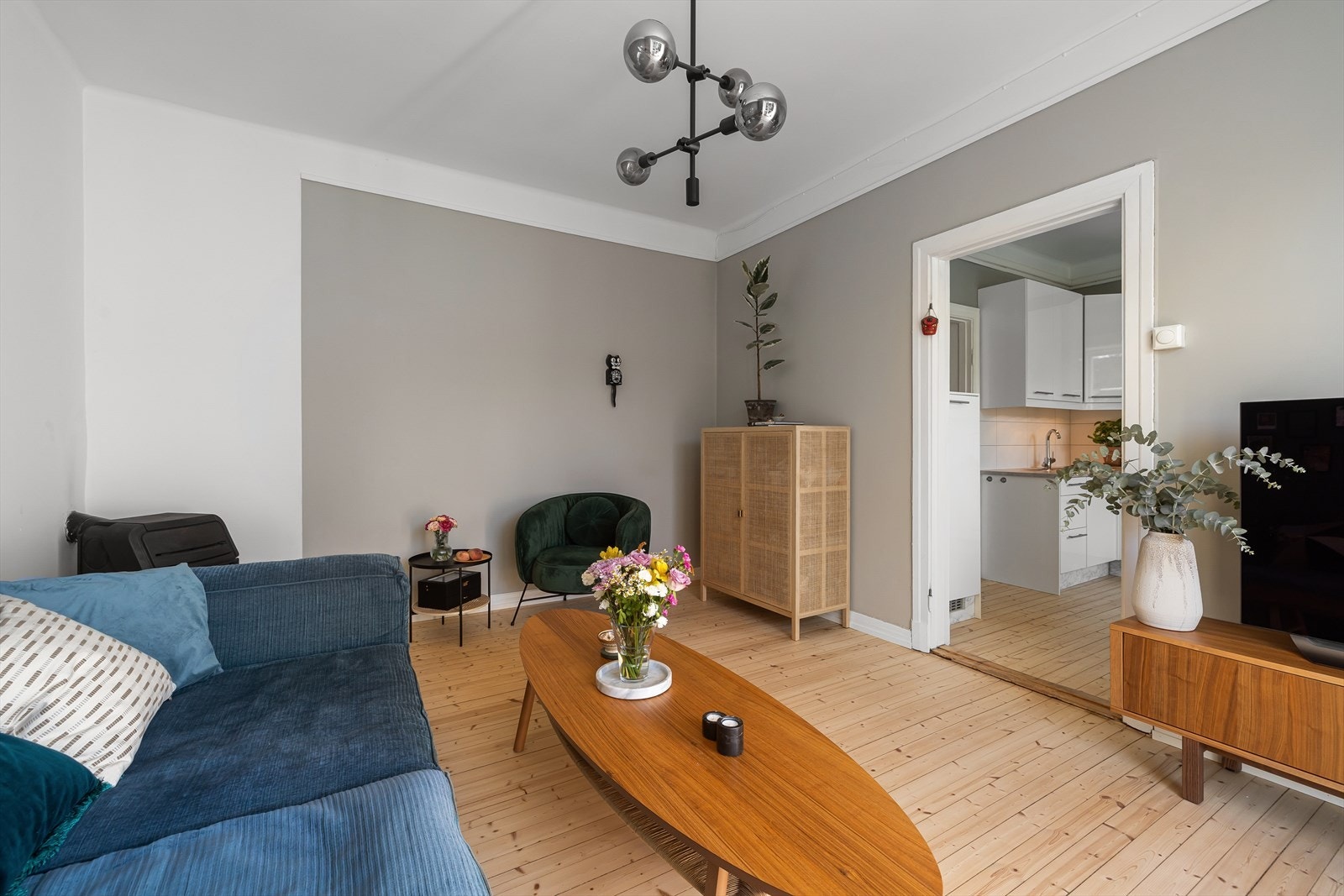 Den gode takhøyden på 2,85 meter gir en luftig og god romfølelse. Galleribilde