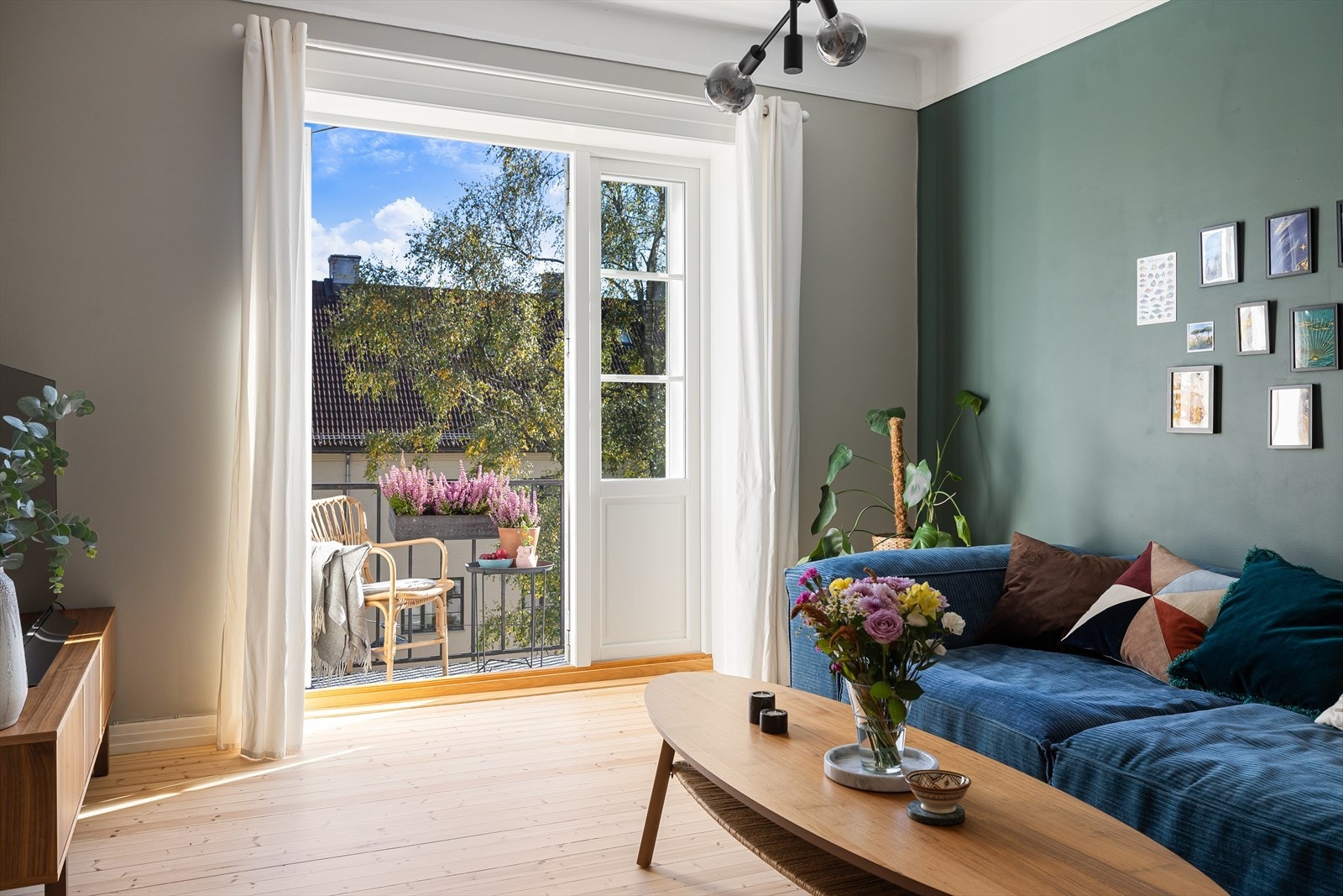 Brannbalkongen føles som en forlengelse av stuen. Galleribilde