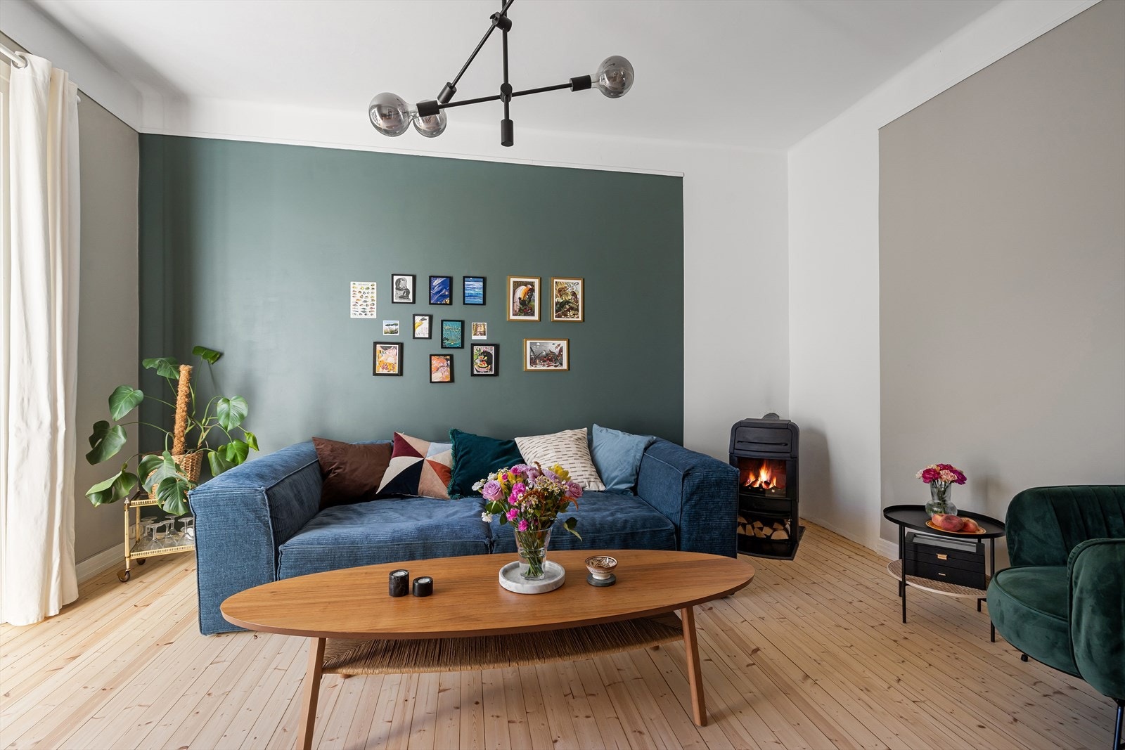 Leiligheten har en lys og koselig stue med god plass til sofagruppe, sofabord og tv-møblement. Galleribilde