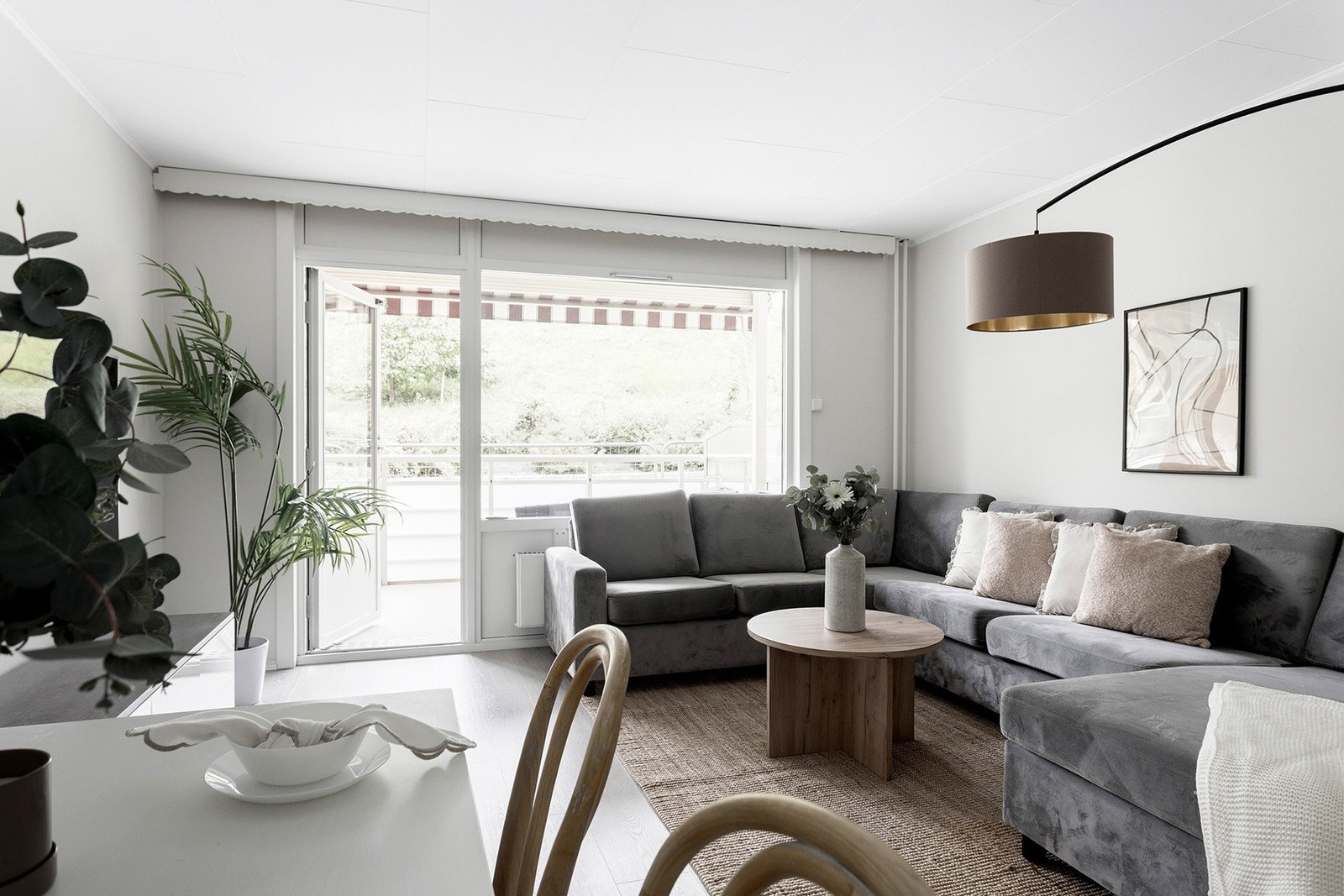 Dette er en innbydende og moderne 3-roms leilighet med sentral beliggenhet på Årvoll. Galleribilde