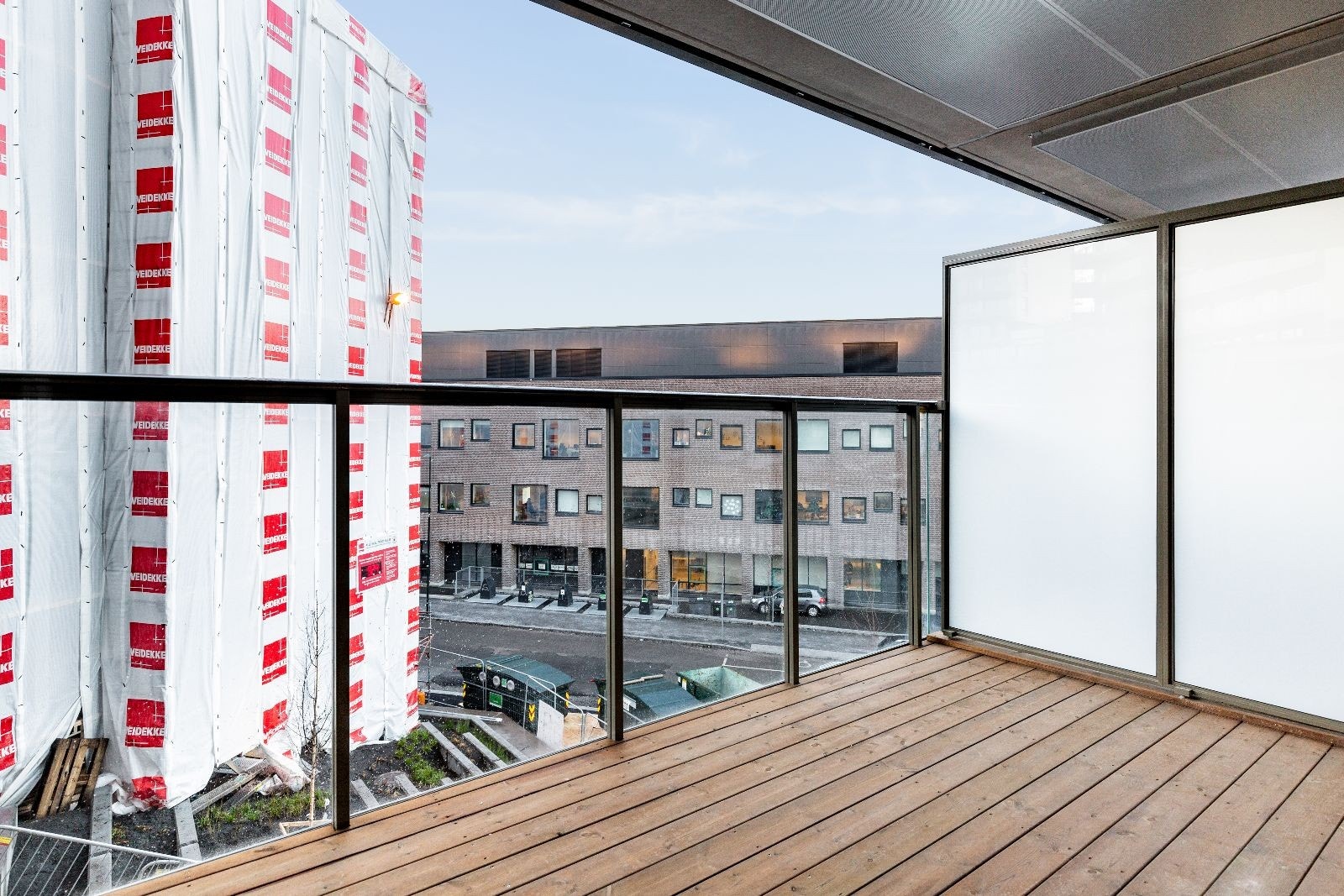 Fra stuen er det direkte utgang til balkong på ca. 7,6 kvm. Galleribilde