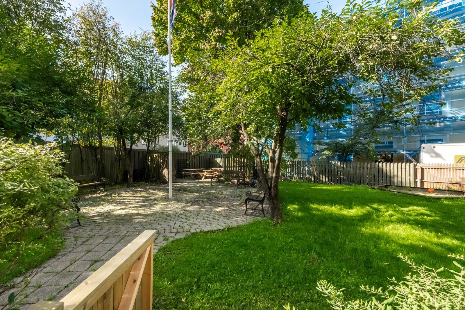 - Borettslaget har en superhyggelig og skjermet bakgård - Galleribilde