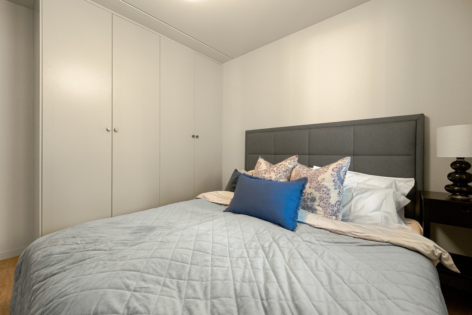 - Soverom med med dobbelseng på 180x200 cm - Galleribilde