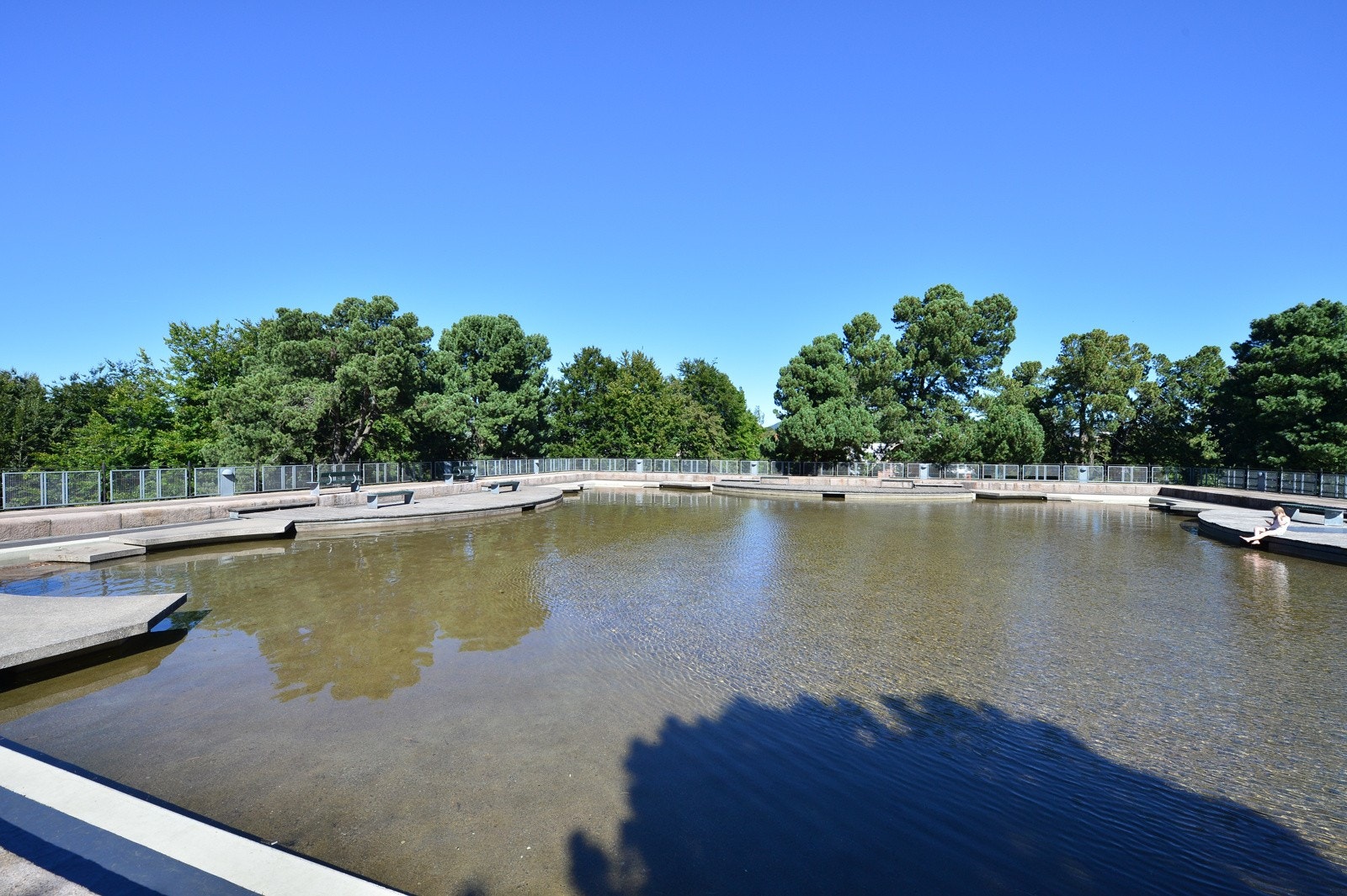- Klosterenga Park finner du rett borti gata. Hvor dere også finner flere koselige kaféer, spisesteder, blomsterbutikker m.m. like rundt hjørnet - Galleribilde
