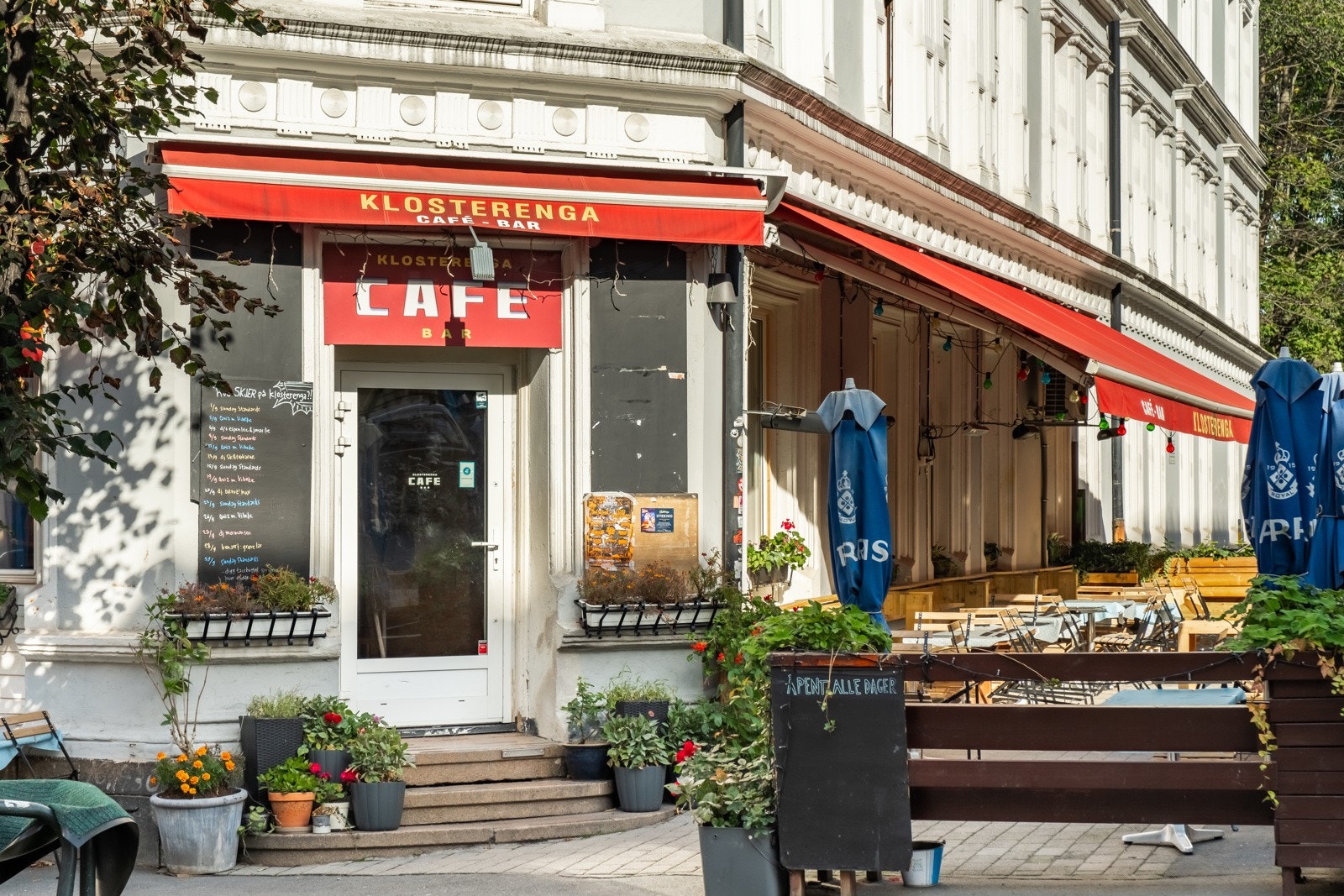 - Kloseterenga Cafè finner du rett over gaten. Her kan dere gå for å få tacobuffet på fredager og livemusikk på lørdager. Her skjer det mye gøy for nabolaget - Galleribilde