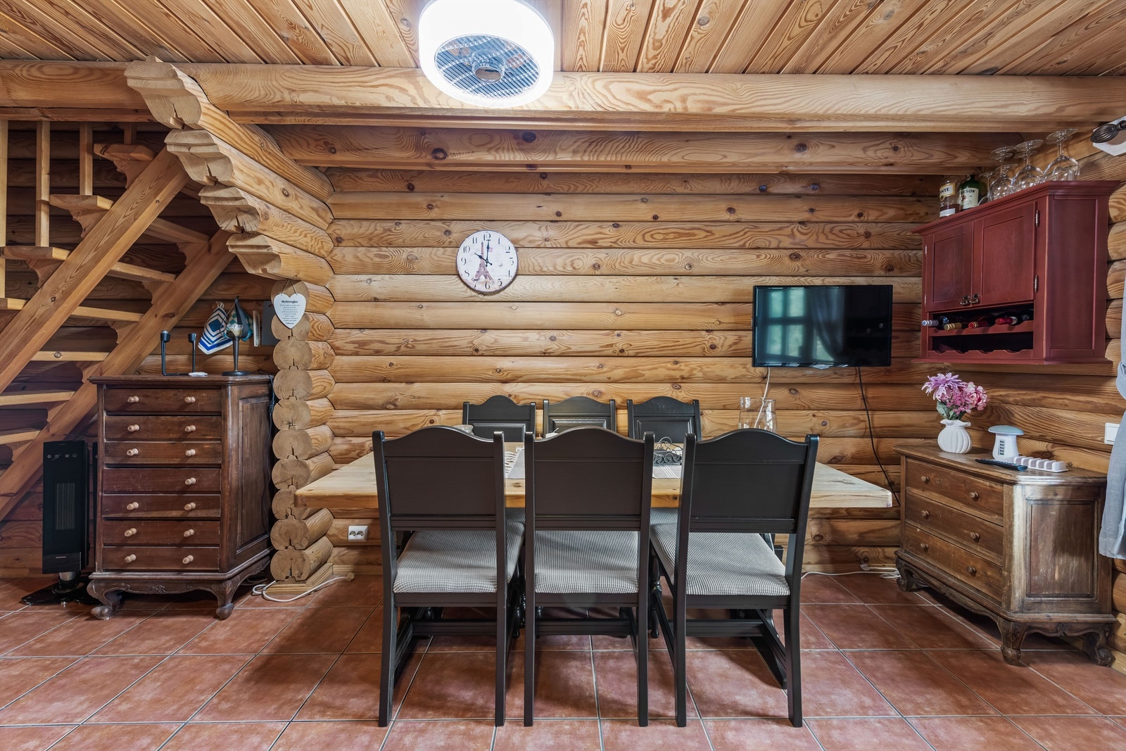 Det er plass til både salong og spisestue Galleribilde