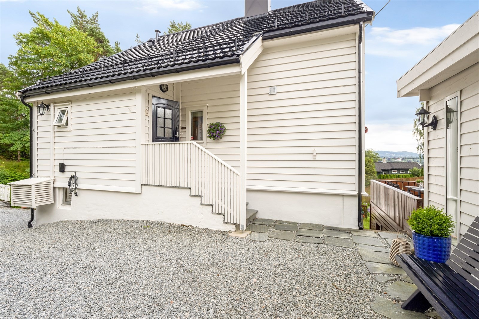 - Huset er malt i en flott lys farge - Galleribilde