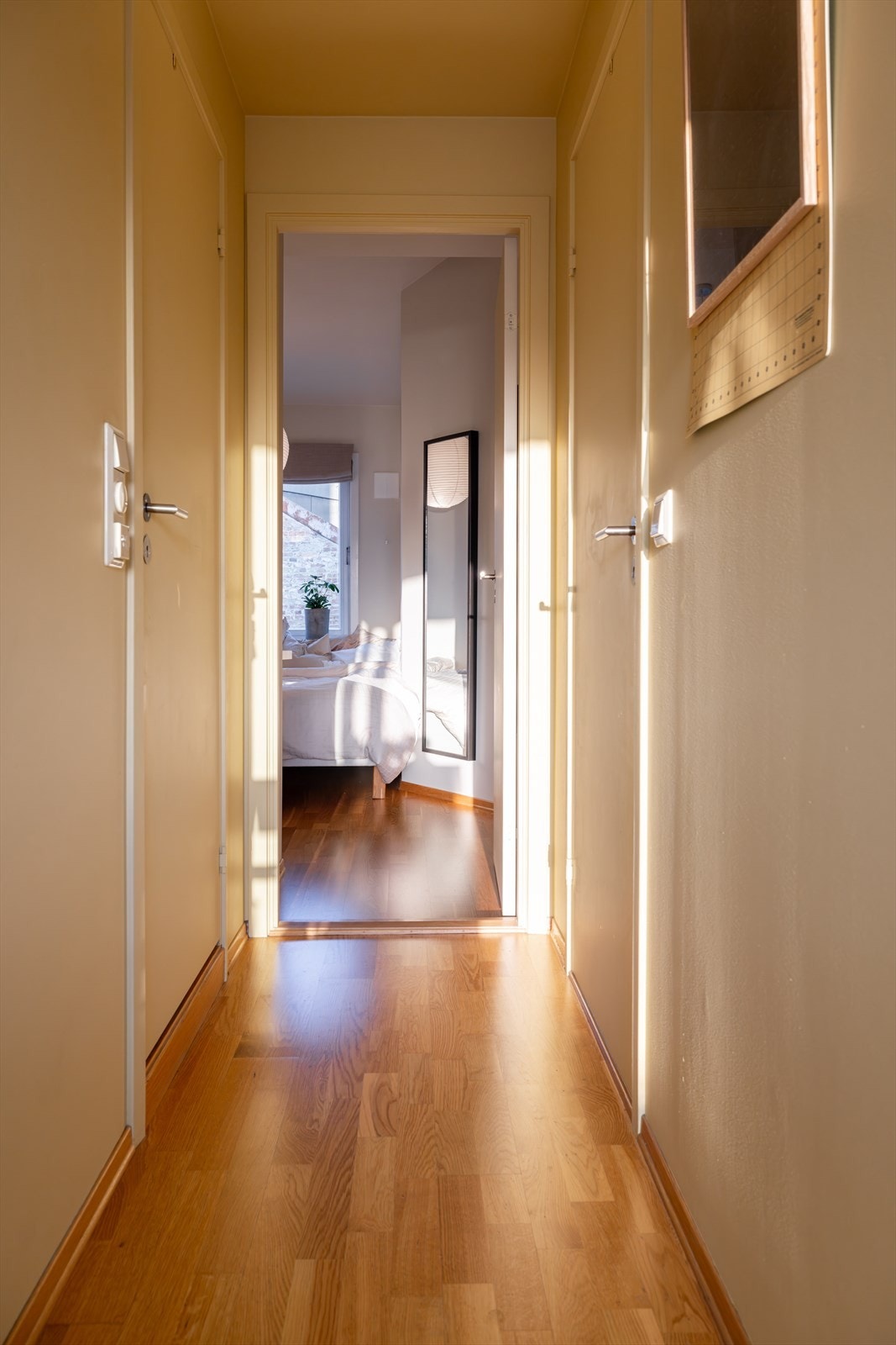 Mellomgang mellom bad, walk-in closet og soverom II Galleribilde