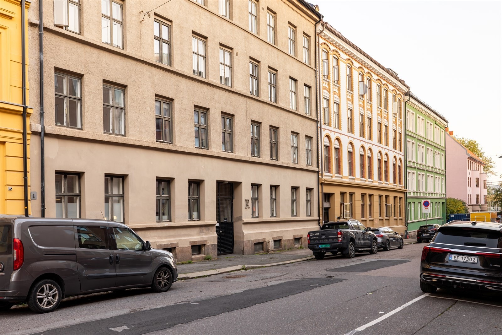 Her bor du supersentralt til, med et rolig og stemningsfullt miljø, samt med gangavstand til alt det Oslo har å by på. Galleribilde