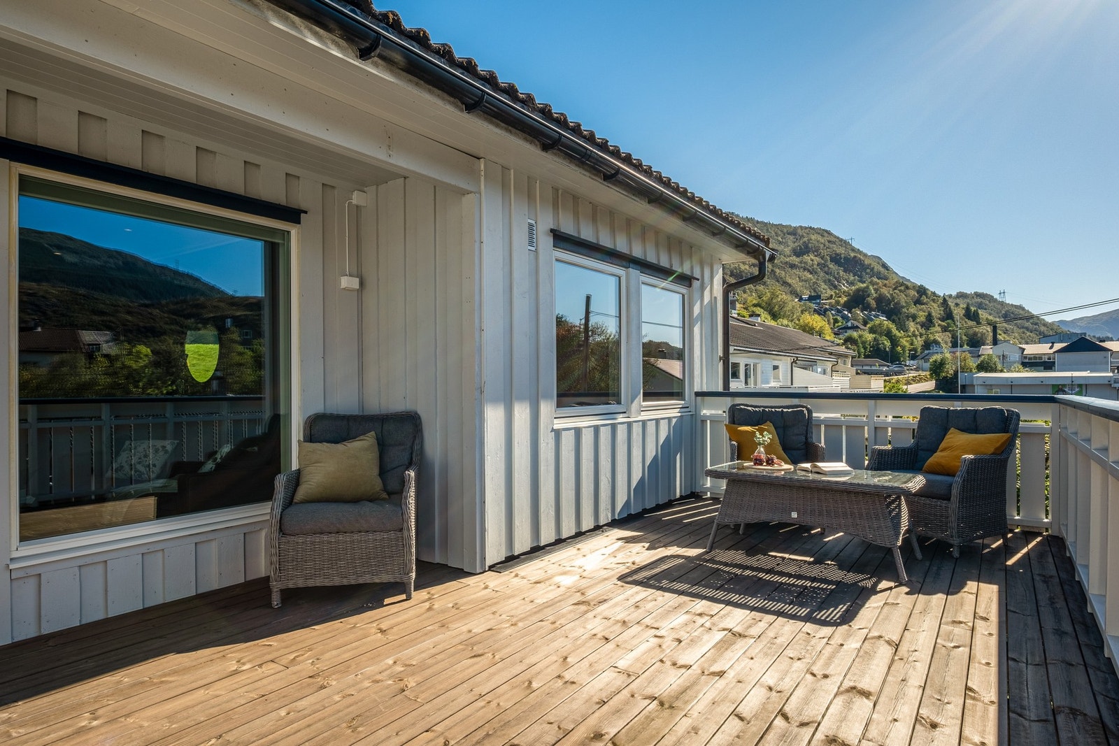 Også her er det god plass til stor sittegruppe eller andre utemøbler av eget ønske. Galleribilde