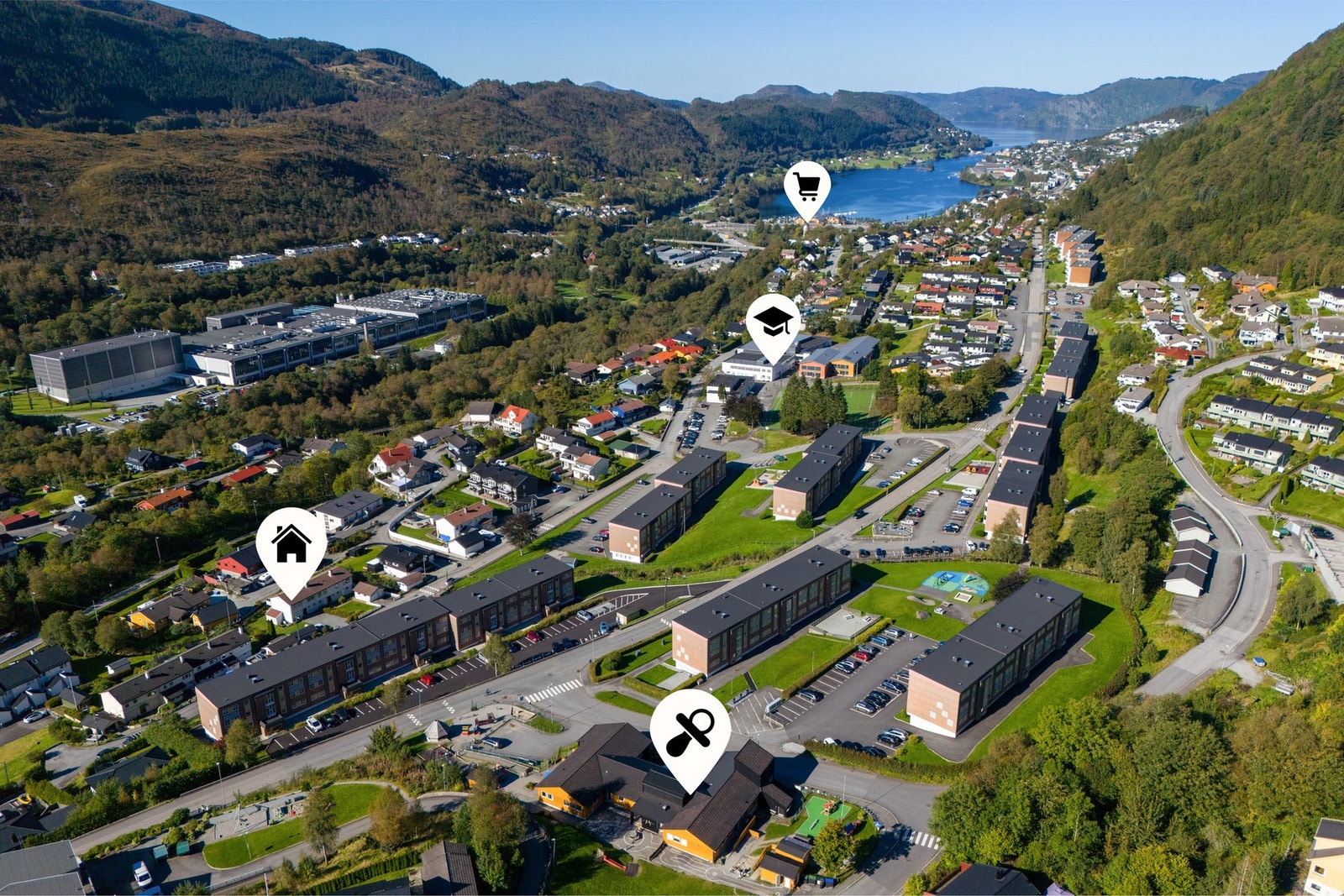 Det tar ca. 5 minutter bak rattet å kjøre til kjøpesenteret Øyrane Torg som har en rekke butikker, spisesteder, og et bredt servicetilbud. Galleribilde