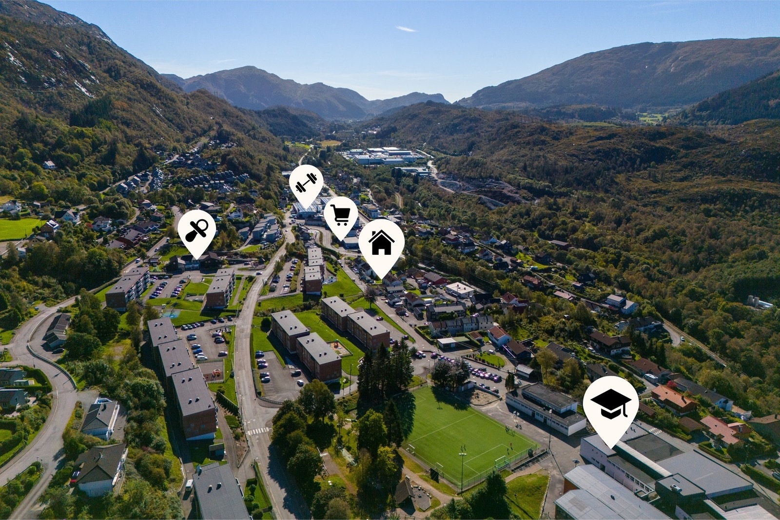 Barnehage, skole, butikk, og treningssenter ligger innenfor 2-3 minutters gange fra boligen. Galleribilde