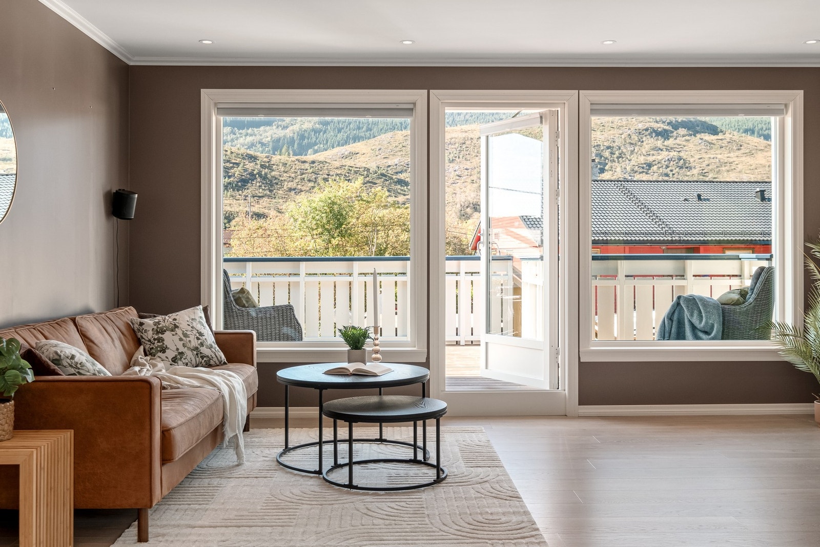 Fra stuen er det adkomst til boligens vestvendte altan på 22,3 m². Galleribilde