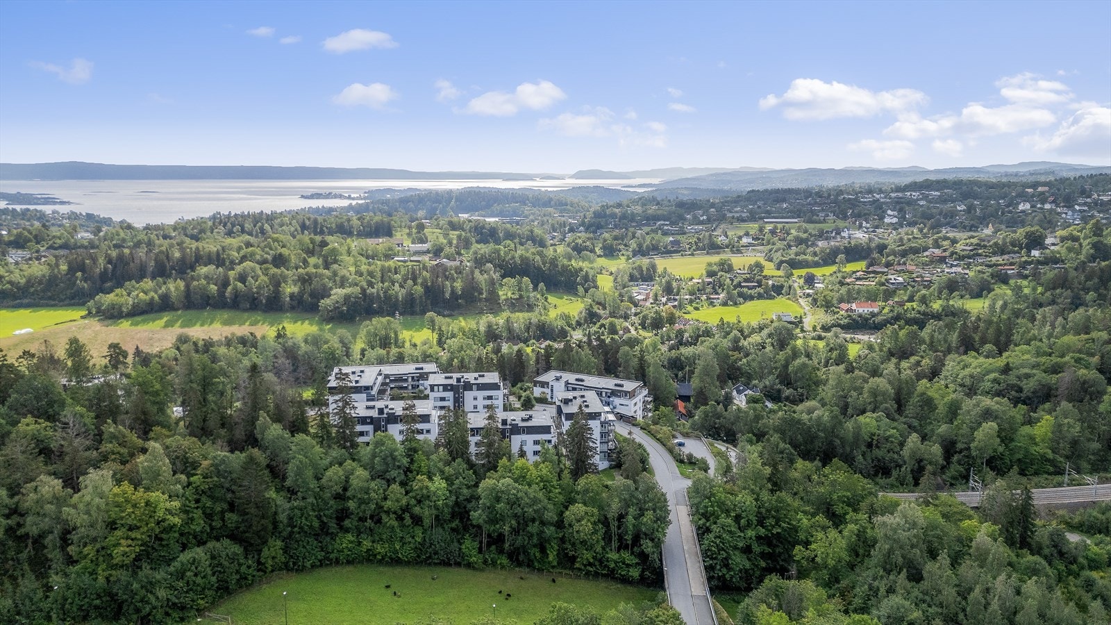 Det er også kort vei til fjorden og flere badestrender. Galleribilde
