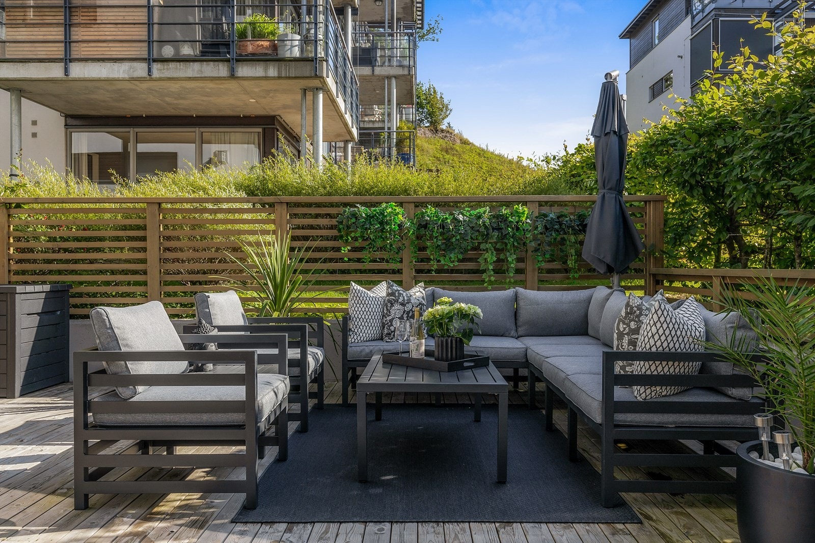 Koselig sitteplass hvor solen kan nytes. Galleribilde