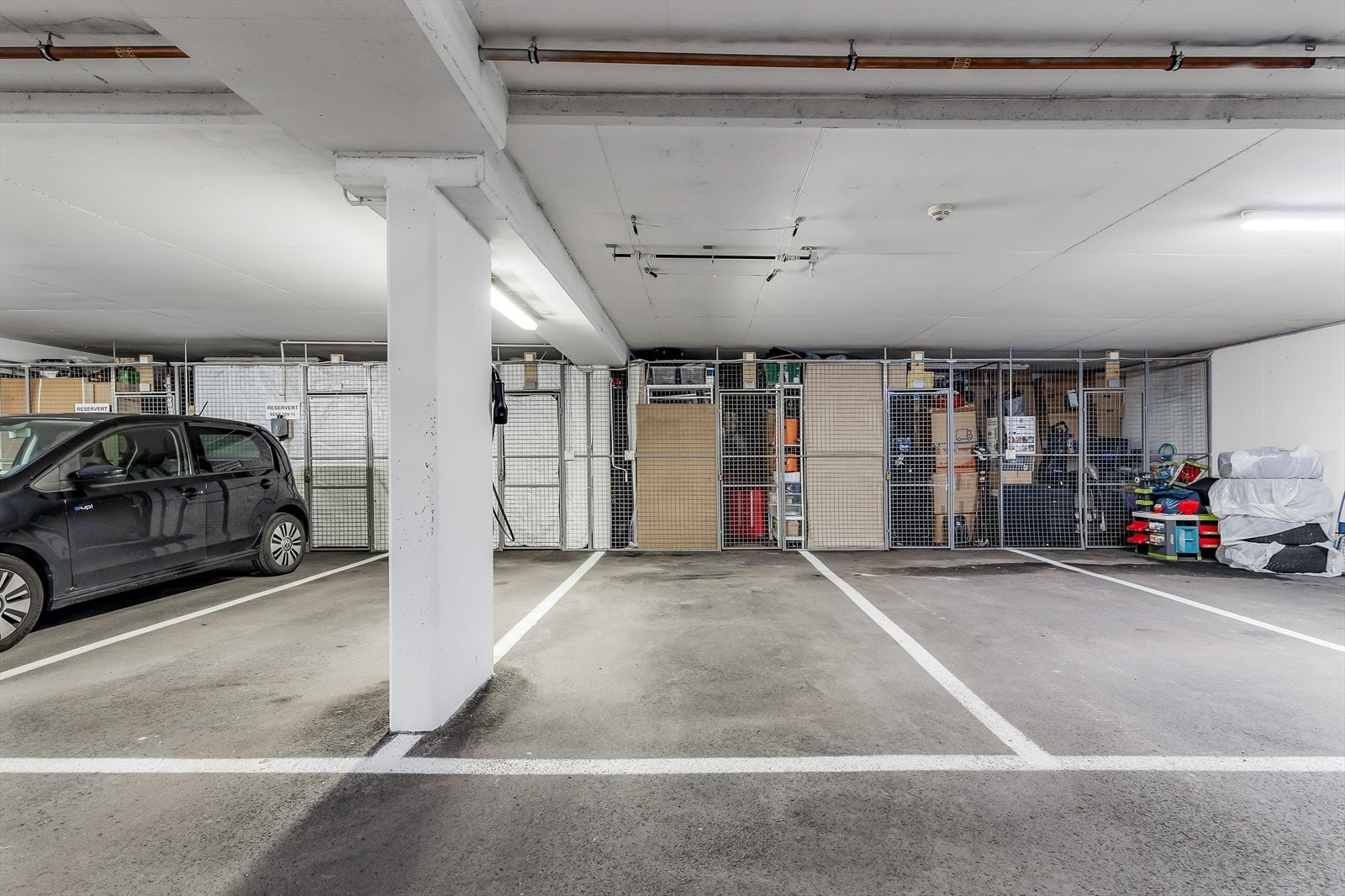Medfølgende garasjeplass m/elbil lader. Galleribilde