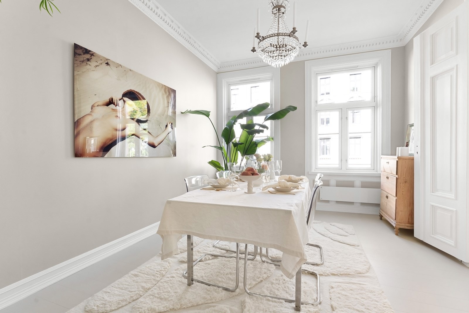 Her er det god plass til større spisebord - Perfekt for hyggelige sammenkomster med venner og familie! Galleribilde